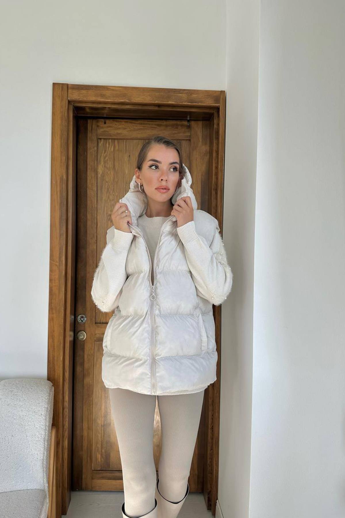 Пуховик С Капюшоном Цвета Экрю