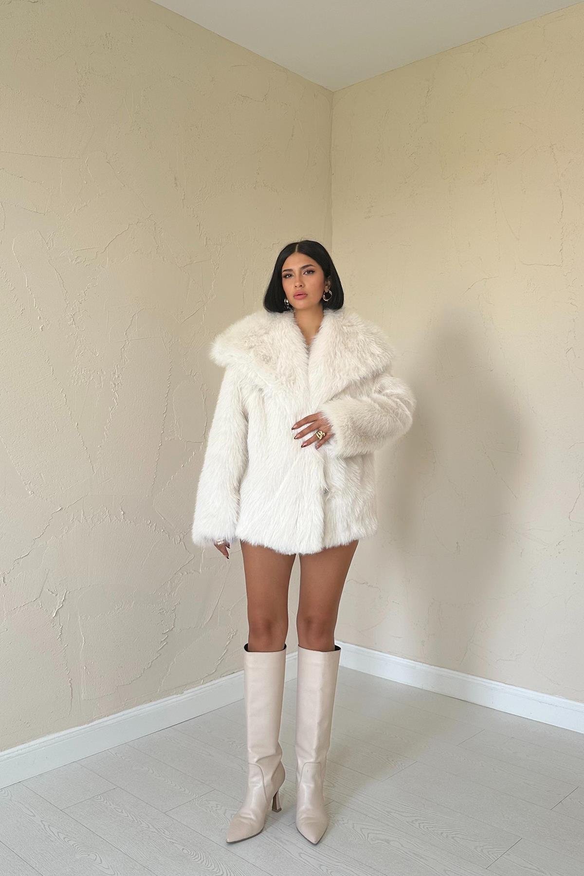 Toptan Ekru Vatkalı Kürklü Manto