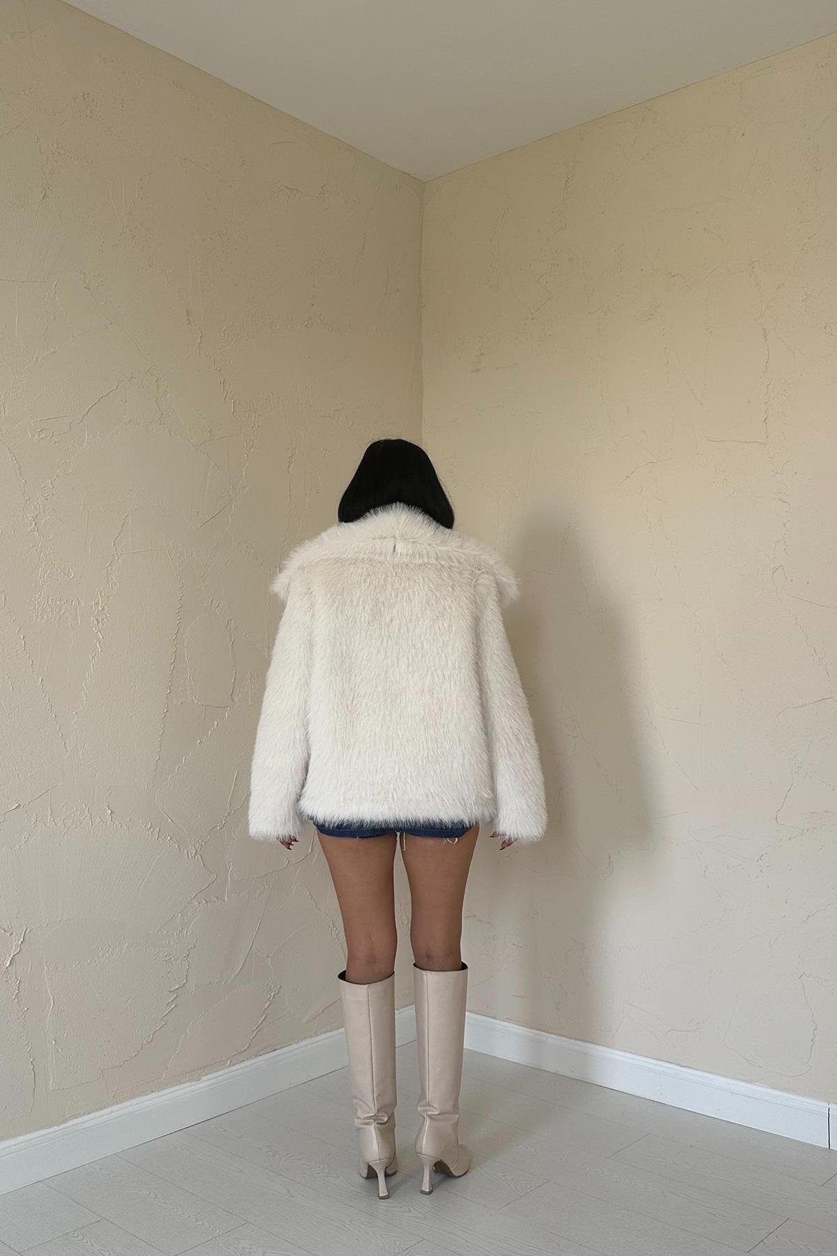 Toptan Ekru Vatkalı Kürklü Manto