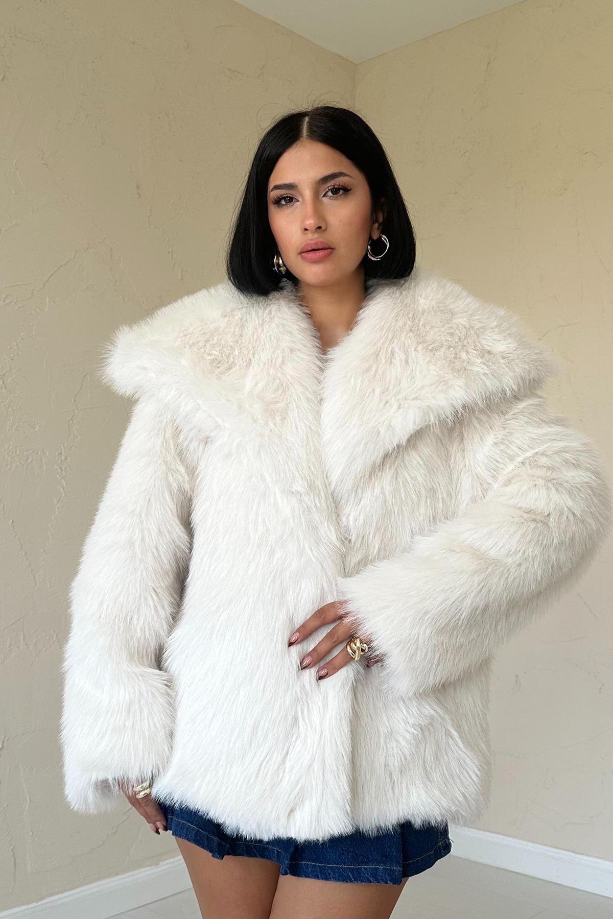 Toptan Ekru Vatkalı Kürklü Manto