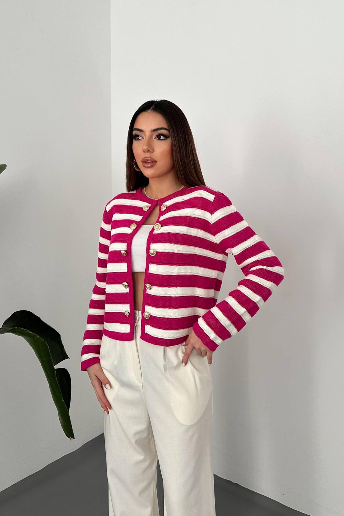 Toptan Fuşya Çizgili ve Düğmeli Triko Kazak
