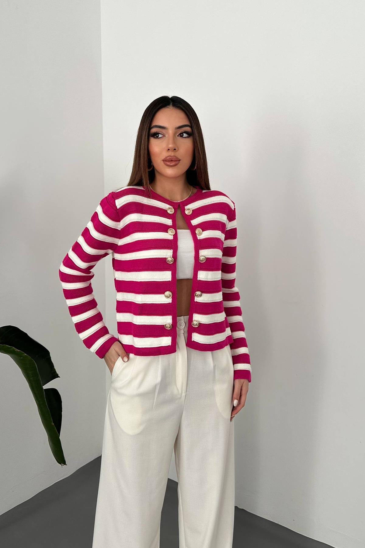 Toptan Fuşya Çizgili ve Düğmeli Triko Kazak