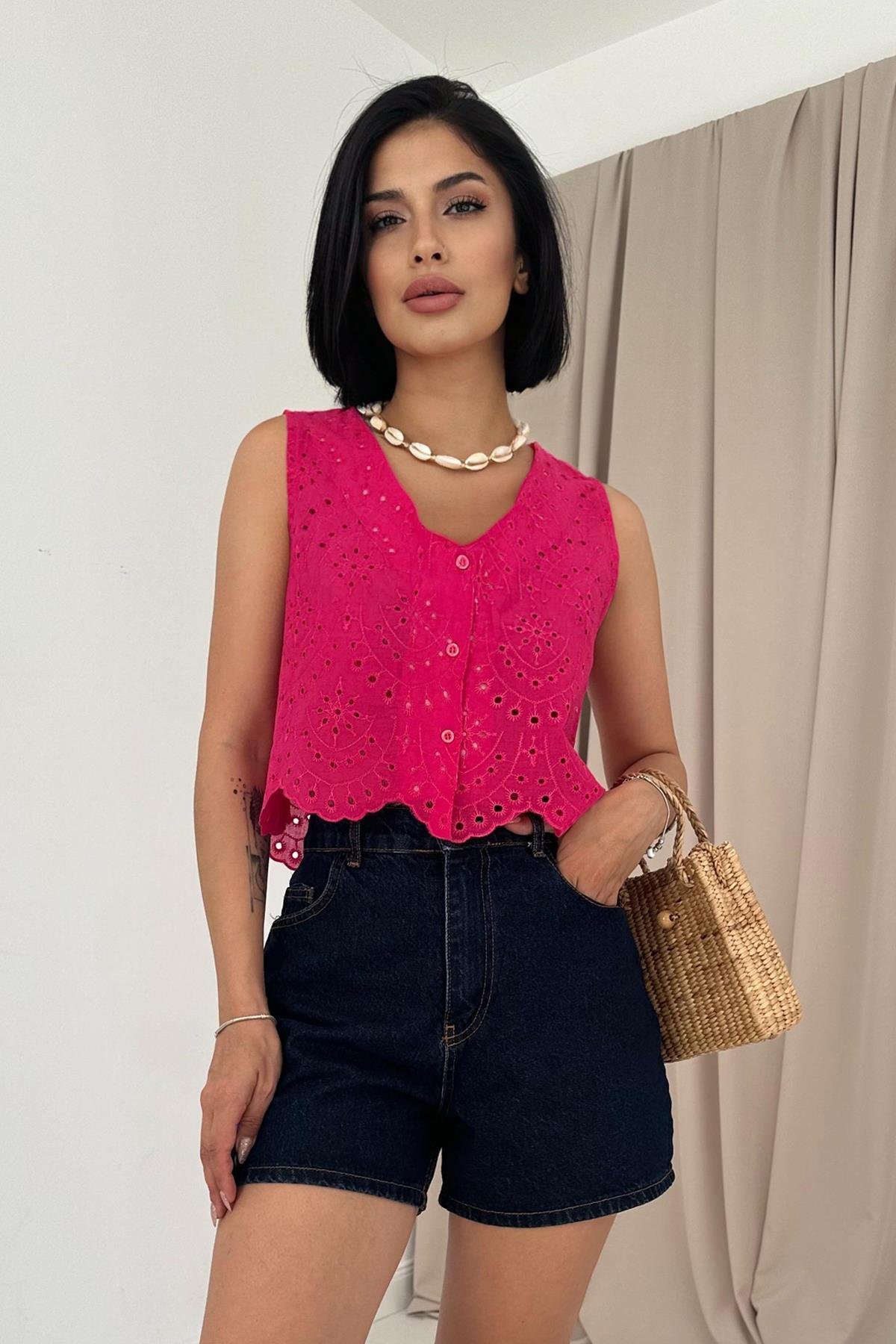 Оптовая продажа блузки цвета фуксии с нулевым рукавом и вышивкой