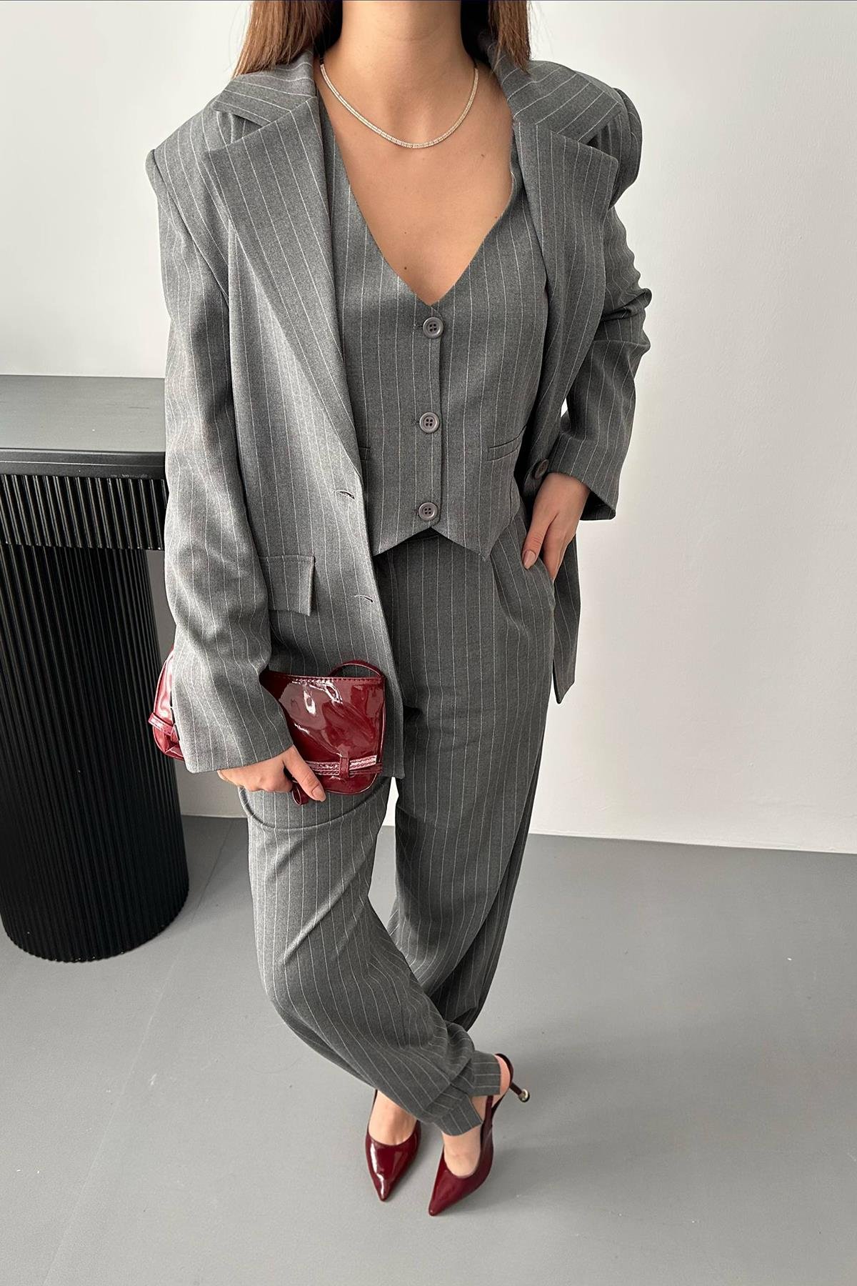 Toptan Gri Çizgili Üçlü Takım