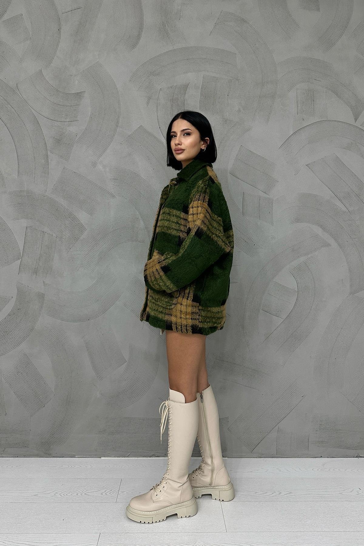 Женское Пальто В Клетку Цвета Хаки На Пуговицах