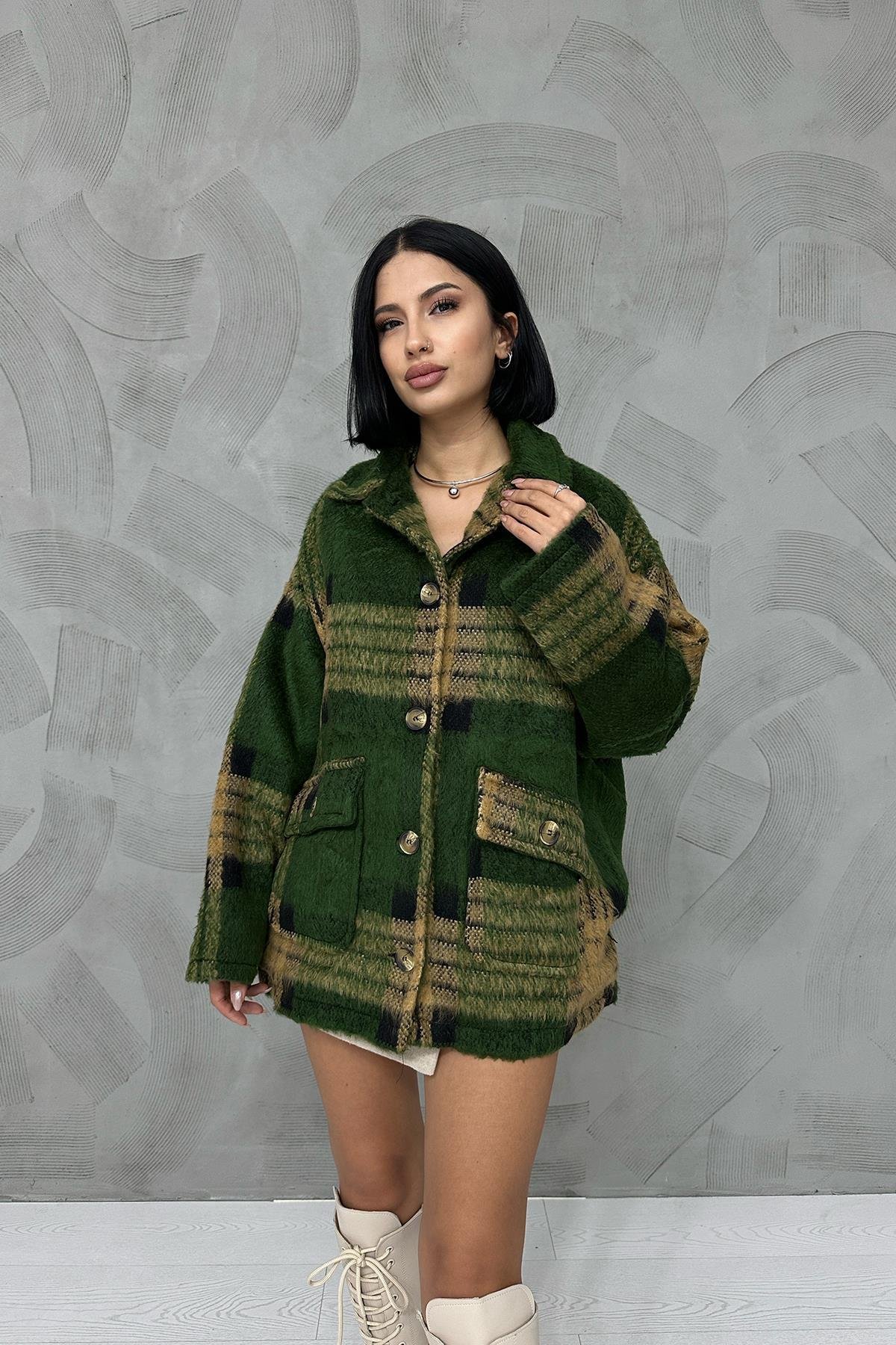 Женское Пальто В Клетку Цвета Хаки На Пуговицах