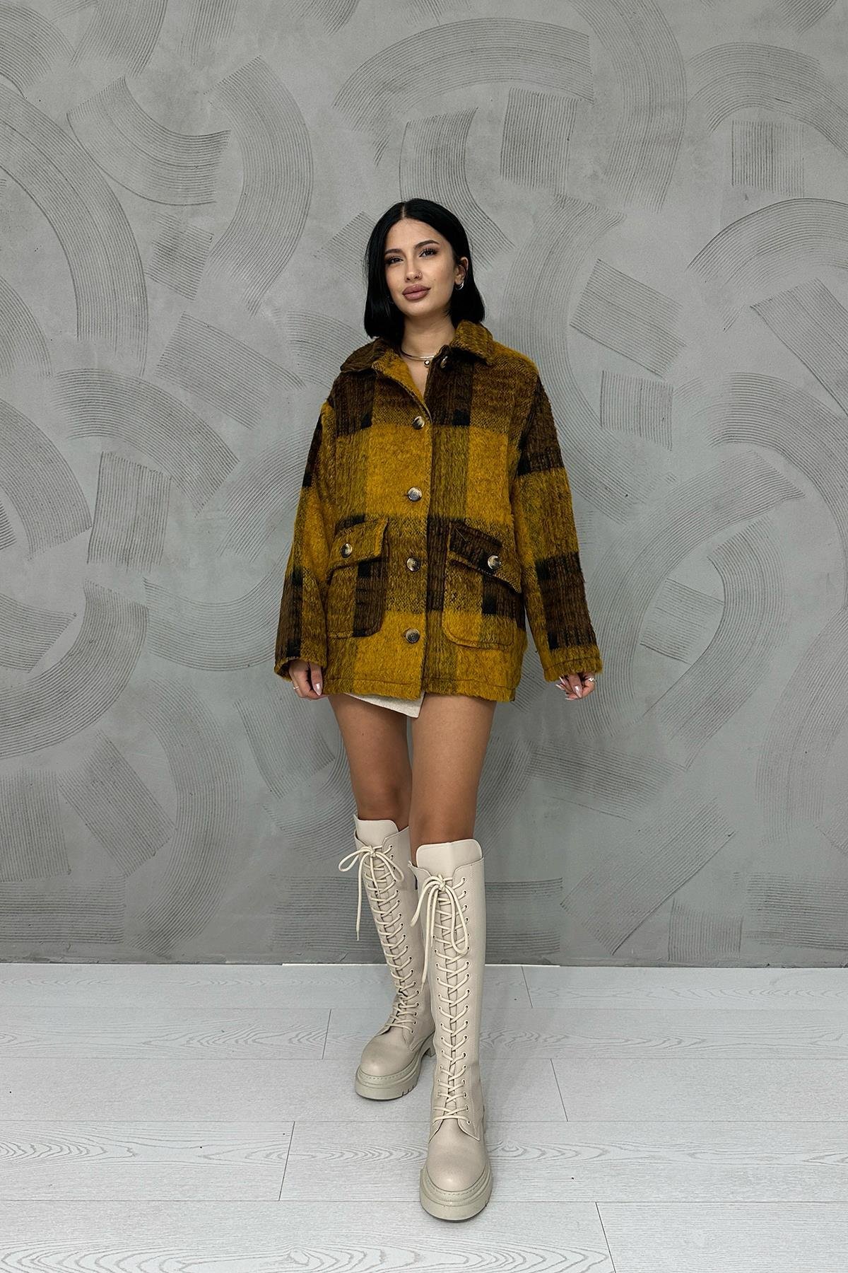 Hardal Düğmeli Ekoseli Kadın Kaban