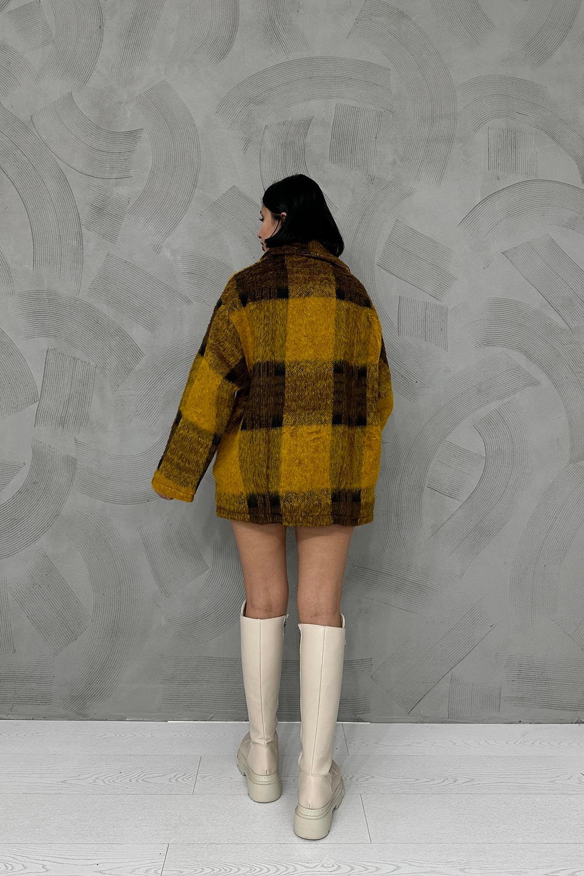 Hardal Düğmeli Ekoseli Kadın Kaban