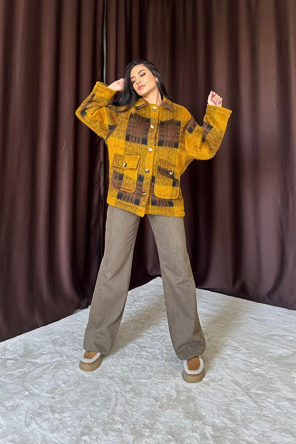 Hardal Siyah Düğmeli Ekoseli Kadın Kaban