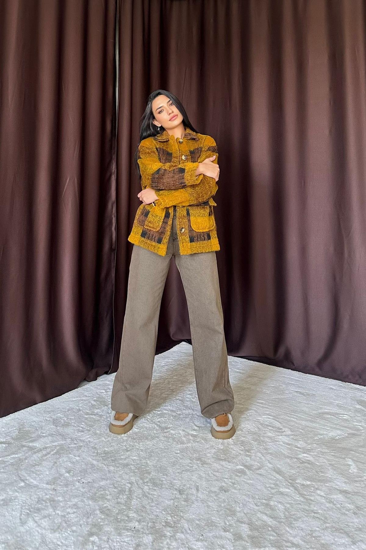 Hardal Siyah Düğmeli Ekoseli Kadın Kaban