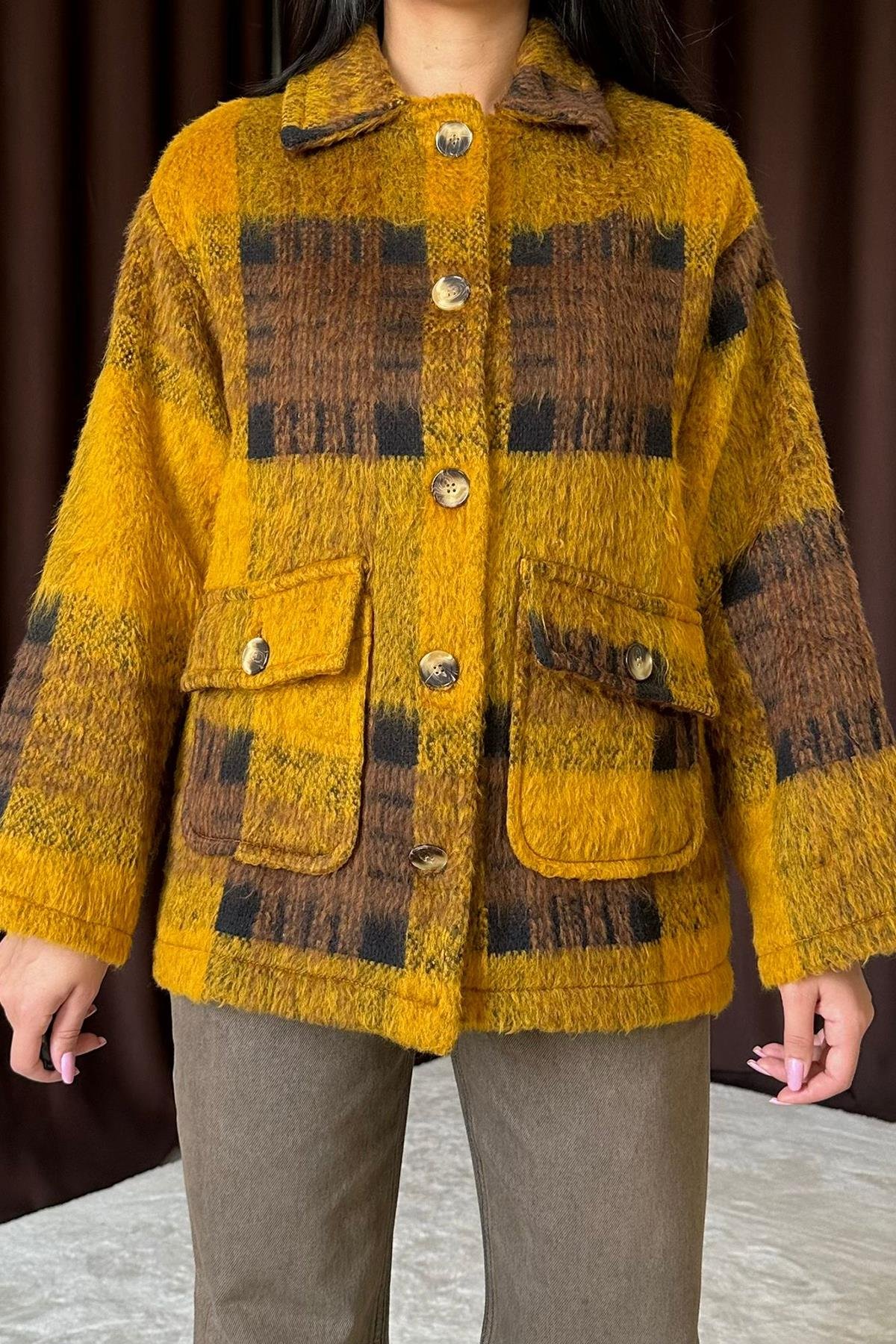 Hardal Siyah Düğmeli Ekoseli Kadın Kaban