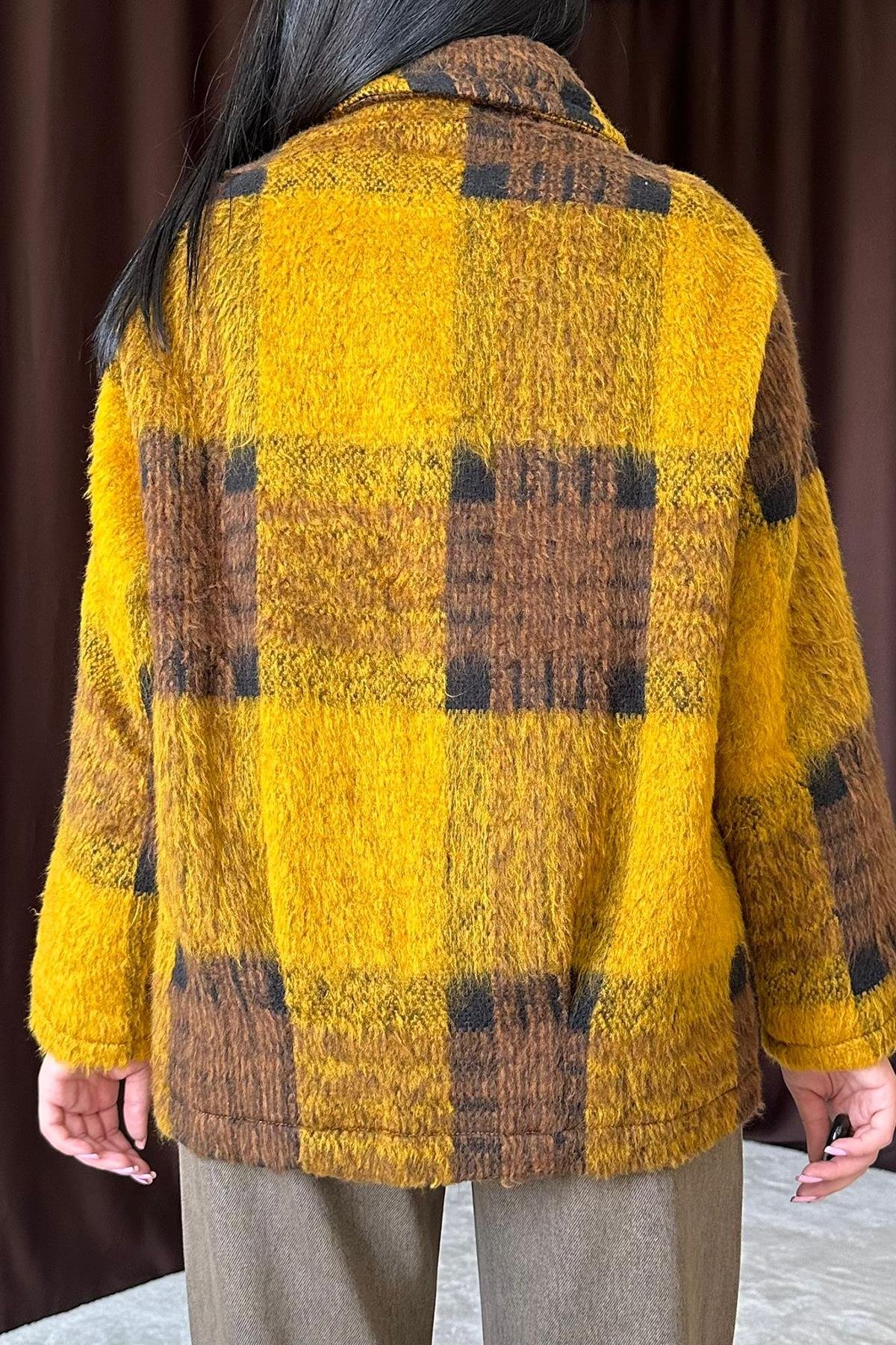 Hardal Siyah Düğmeli Ekoseli Kadın Kaban