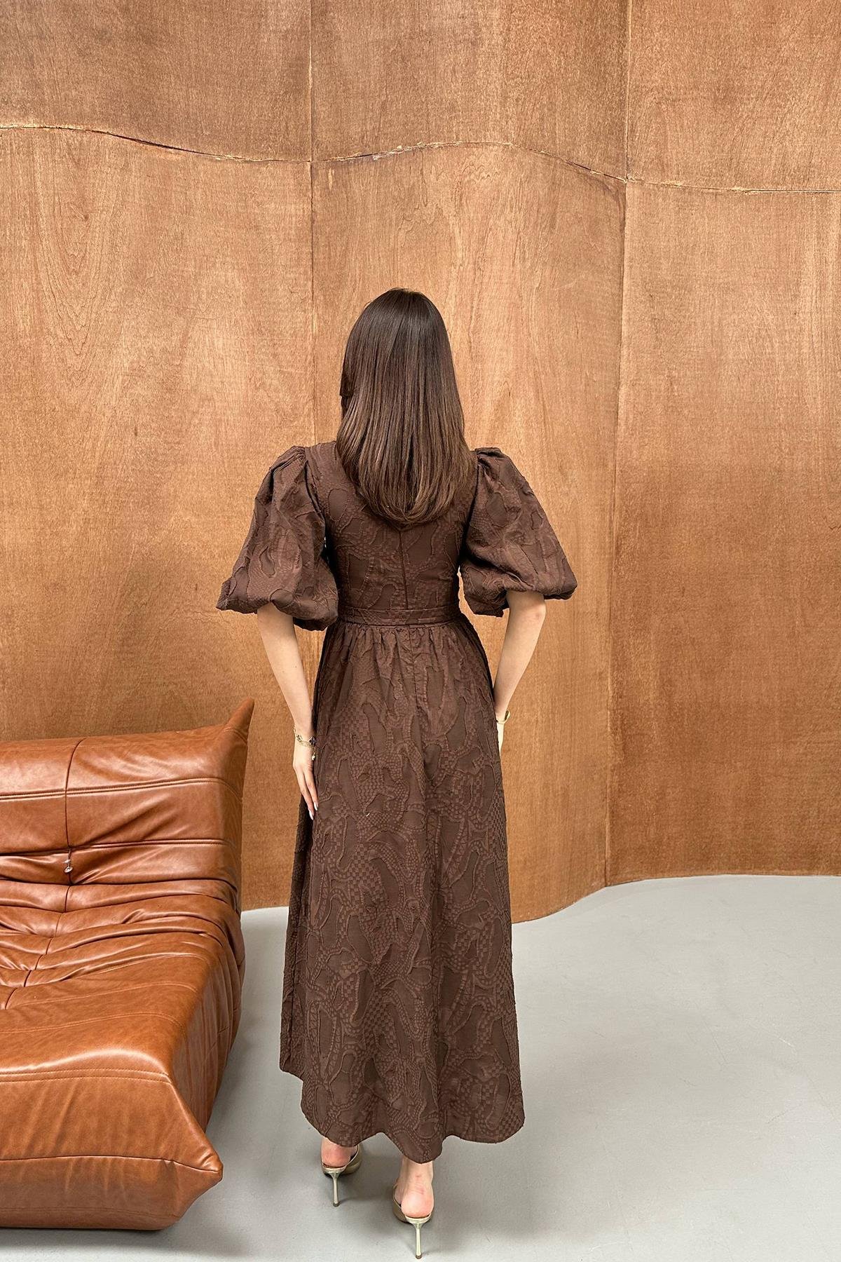 Toptan Kahverengi Balon Kol Üç Düğmeli Kemer Detaylı Elbise