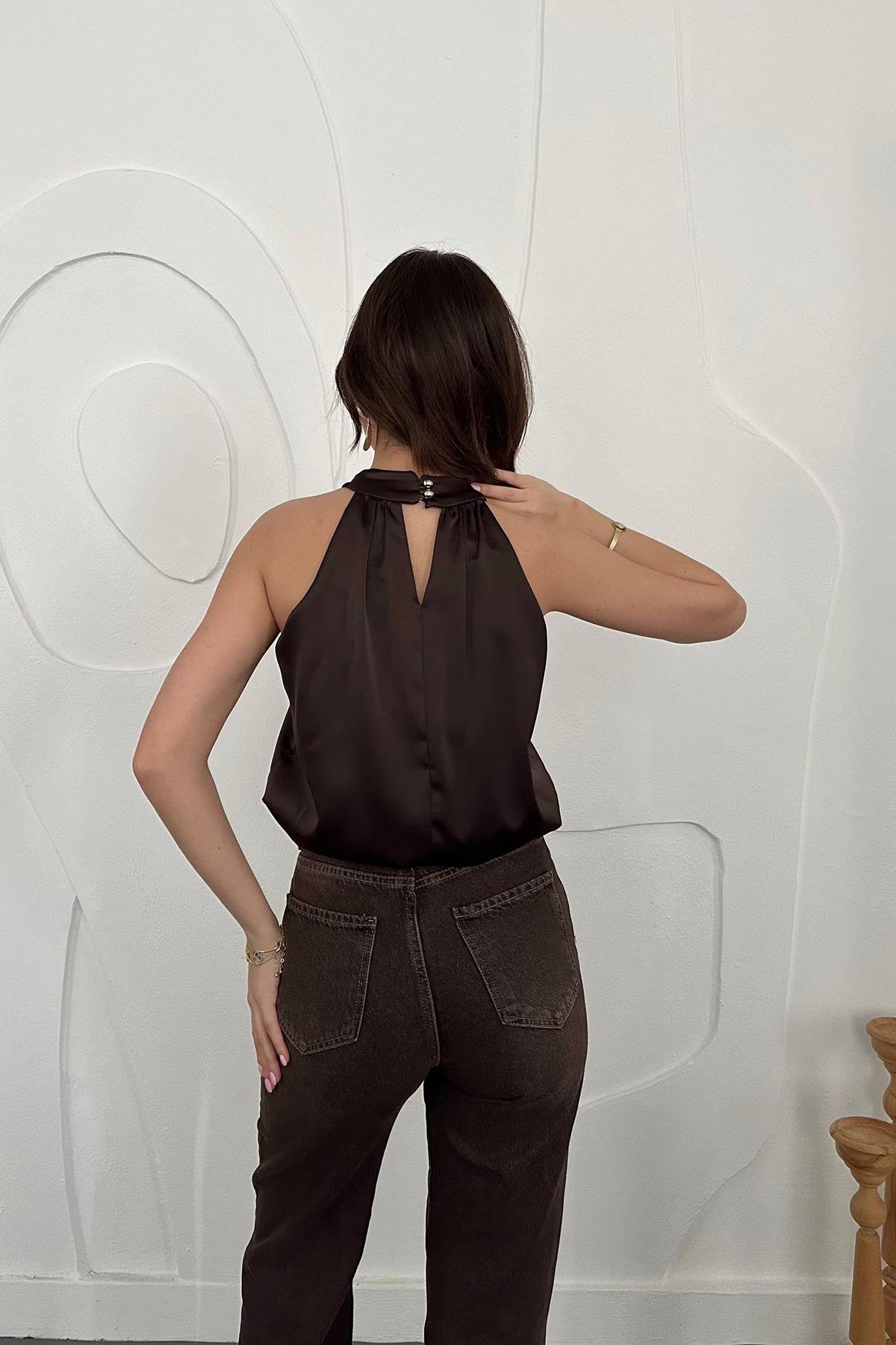 Toptan Kahverengi Toka Detaylı Bluz