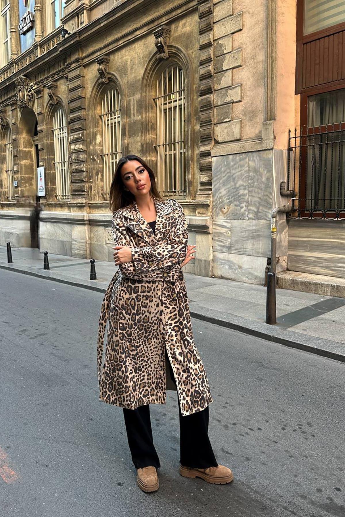 Toptan Leopar Ön ve Arkası Pelerinli Kaban