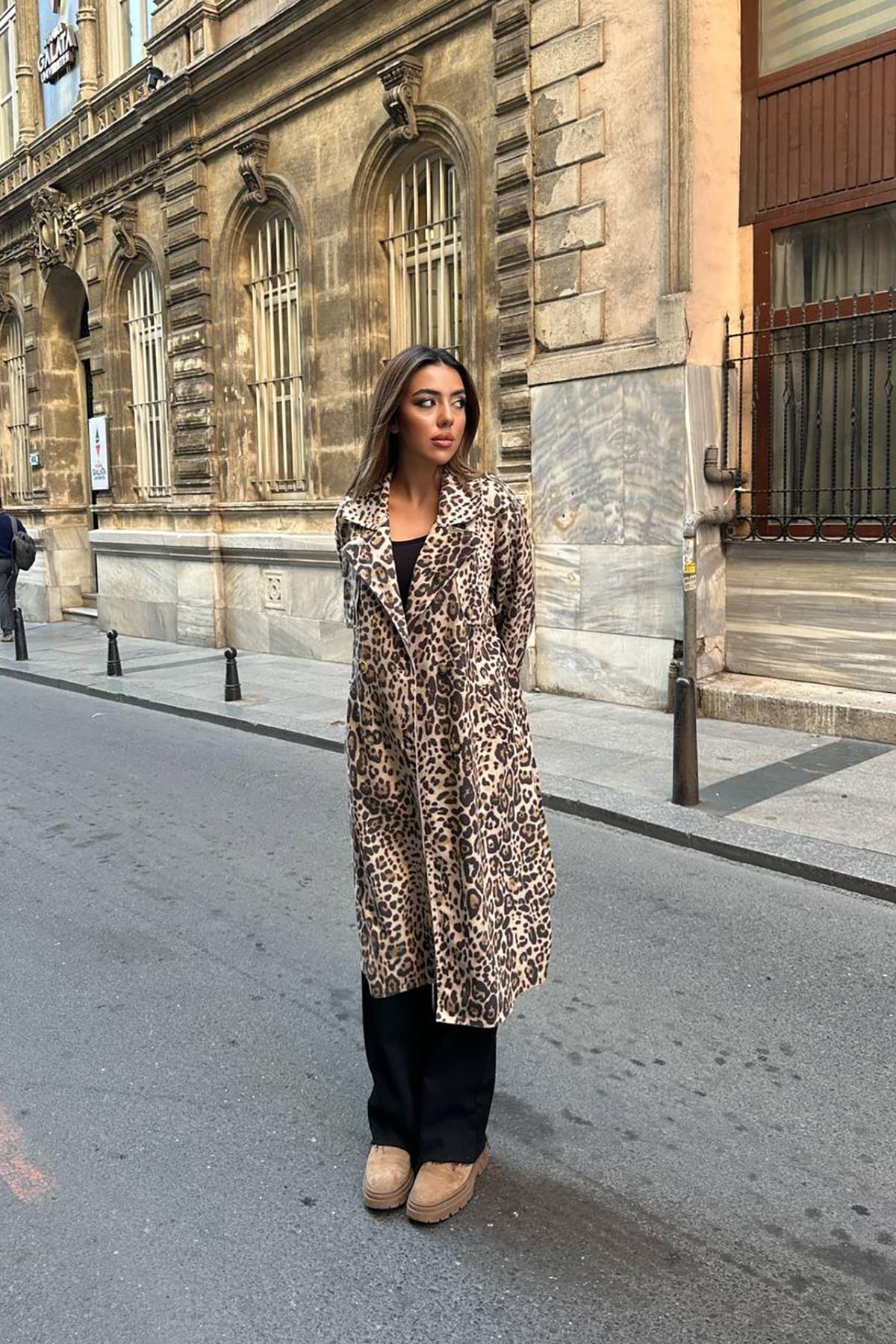 Toptan Leopar Ön ve Arkası Pelerinli Kaban