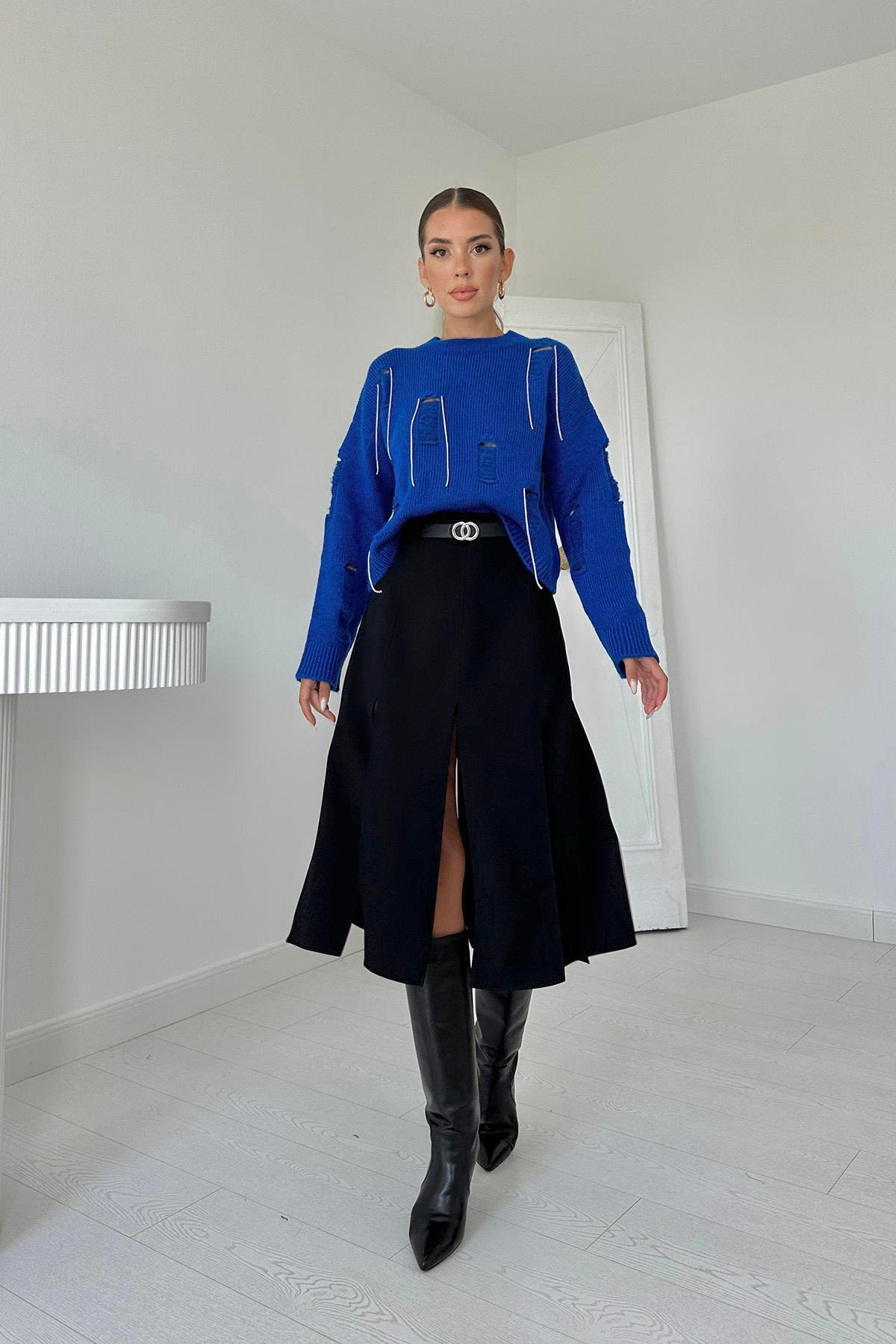 Toptan Mavi Faça ve Zincirli Triko Kazak