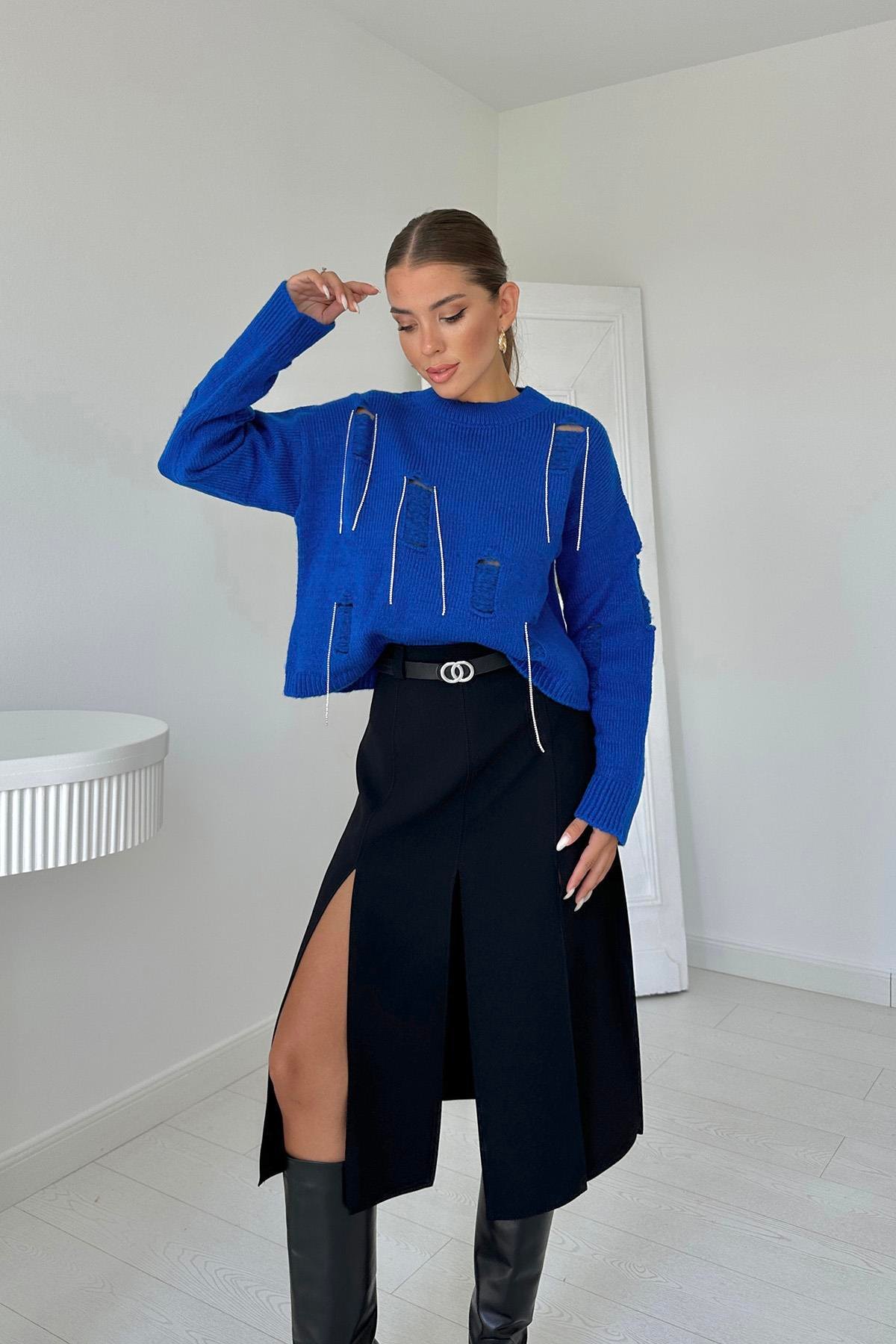 Toptan Mavi Faça ve Zincirli Triko Kazak