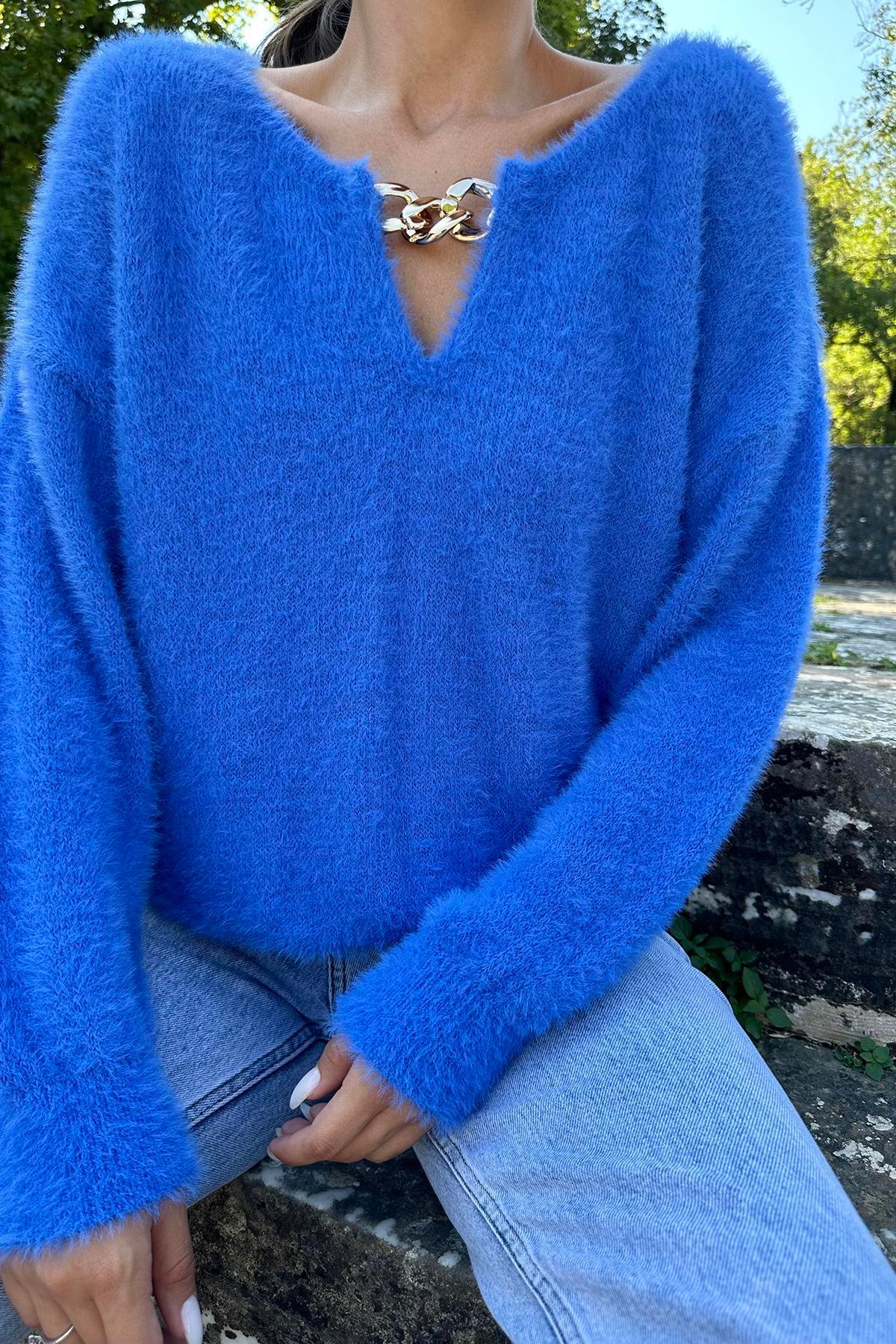 Toptan Mavi Yakası Zincirli Triko Kazak