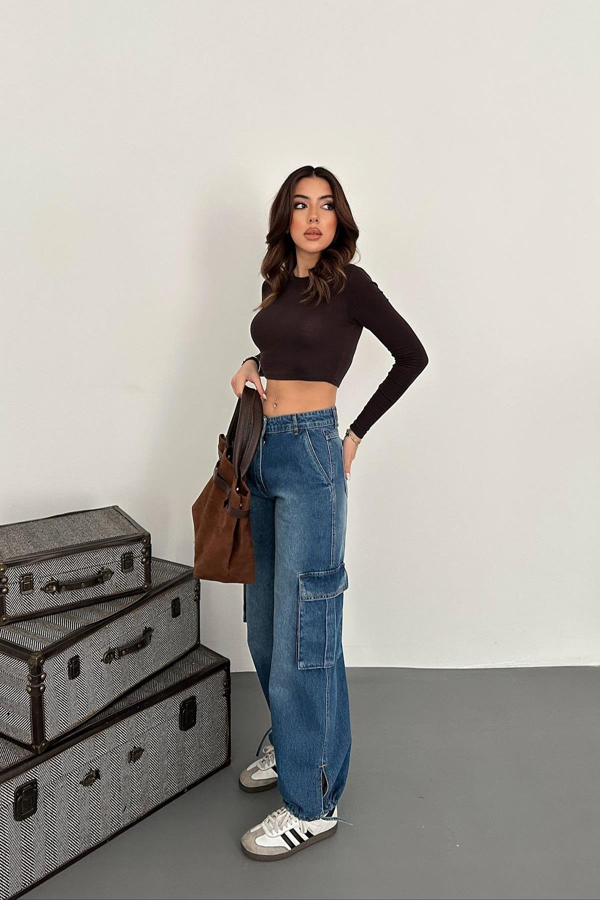 بنطلون جينز أزرق بجيوب جانبية للبيع بالجملة