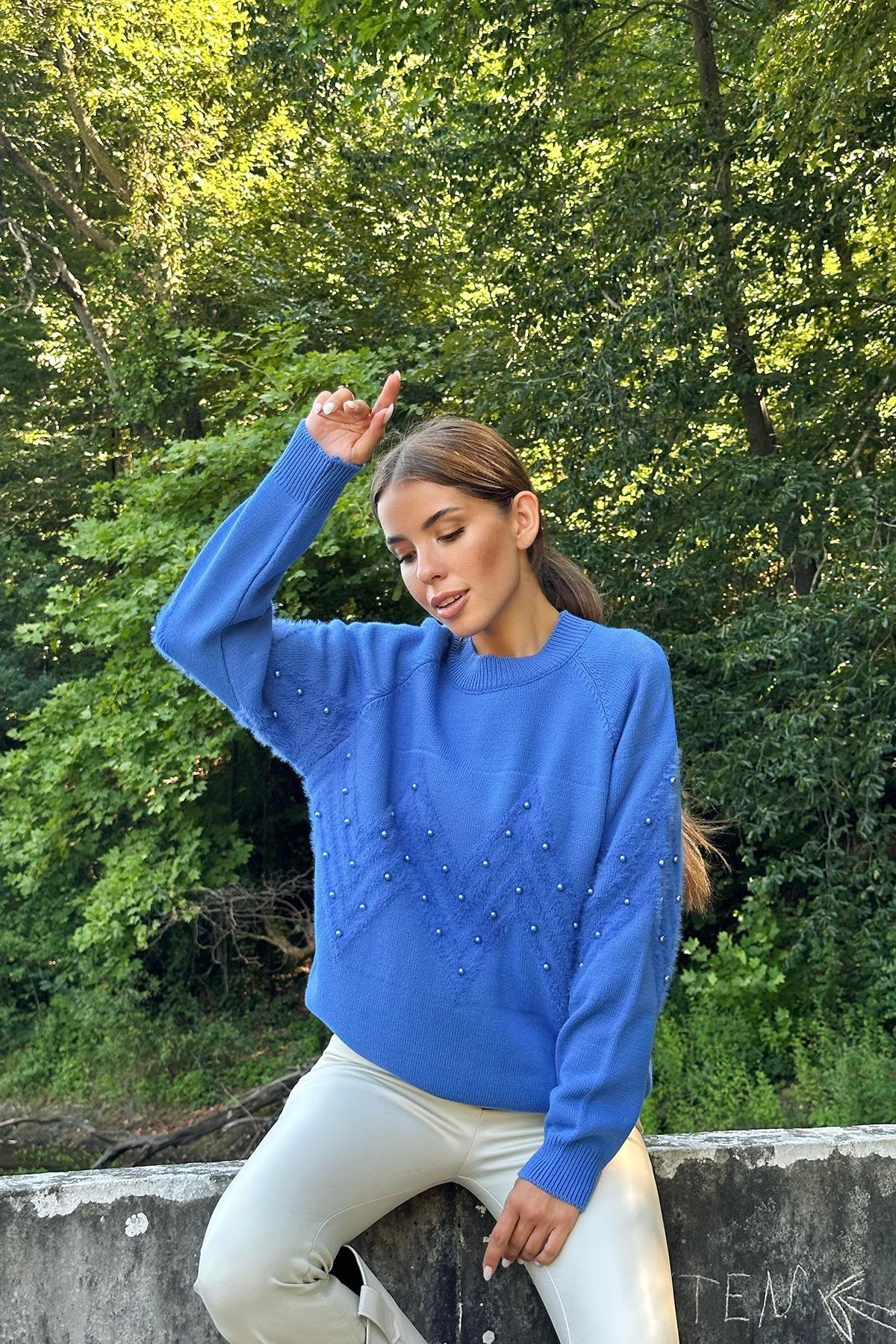 Toptan Mavi Zikzak Boncuklu Triko Kazak