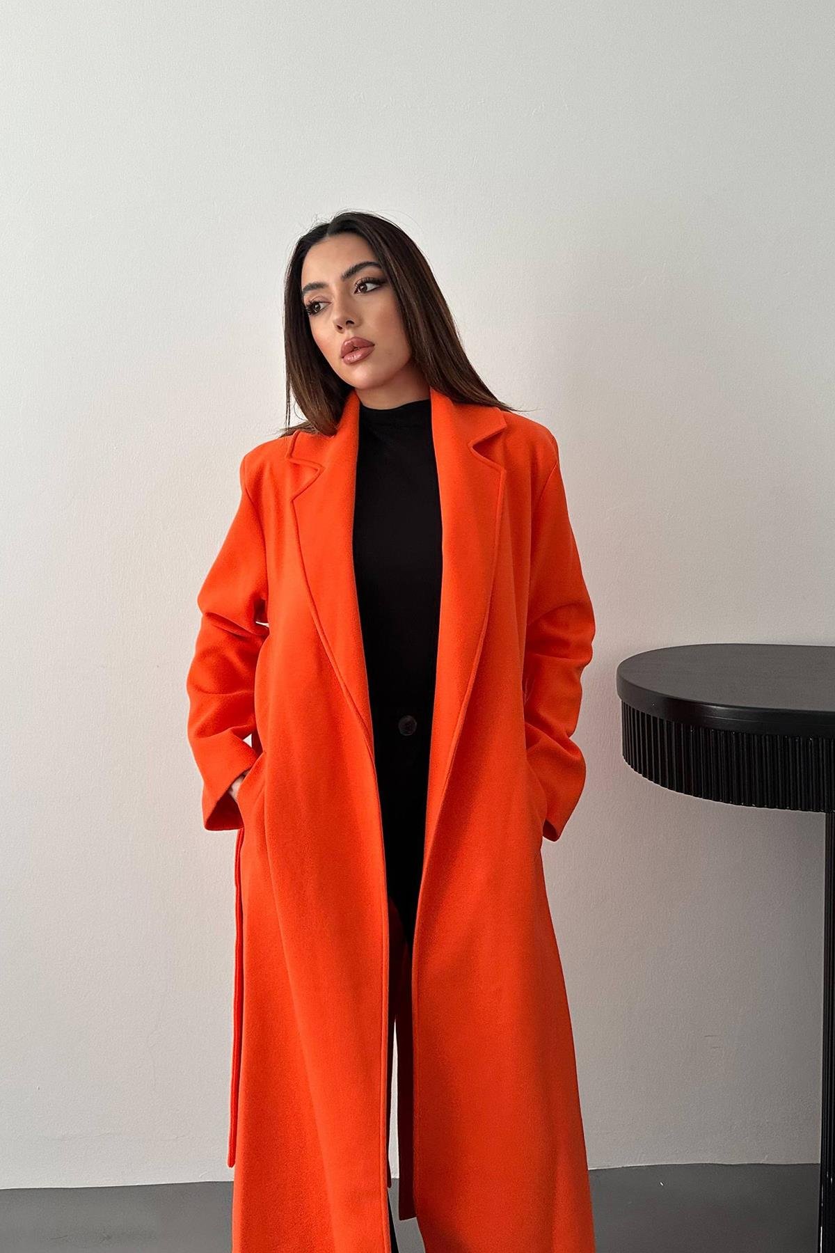 معطف متوسط الطول بحزام برتقالي للبيع بالجملة