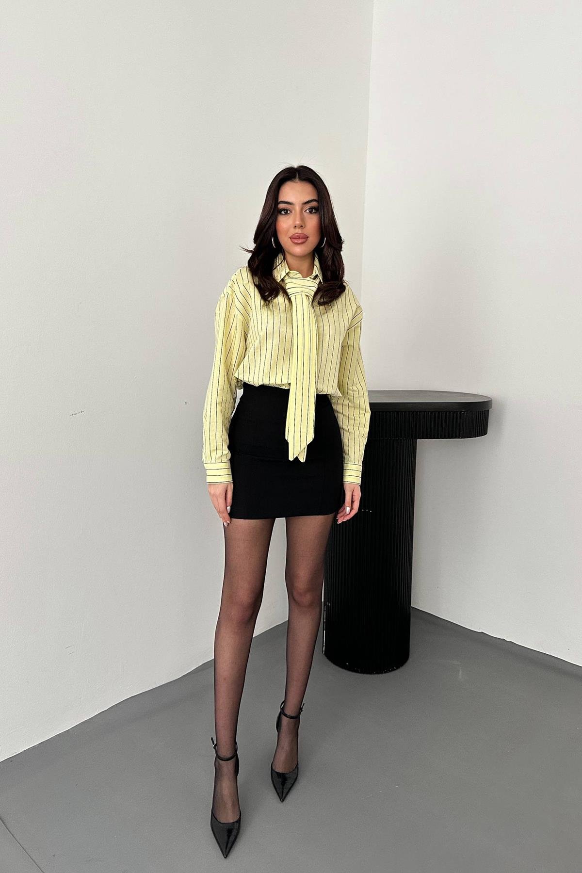 Toptan Sarı Boyundan Bağlamalı Çizgili Gömlek