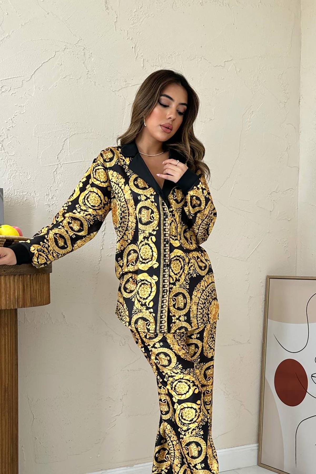 Toptan Sarı Gömlek ve Baskılı Pantolon Takım