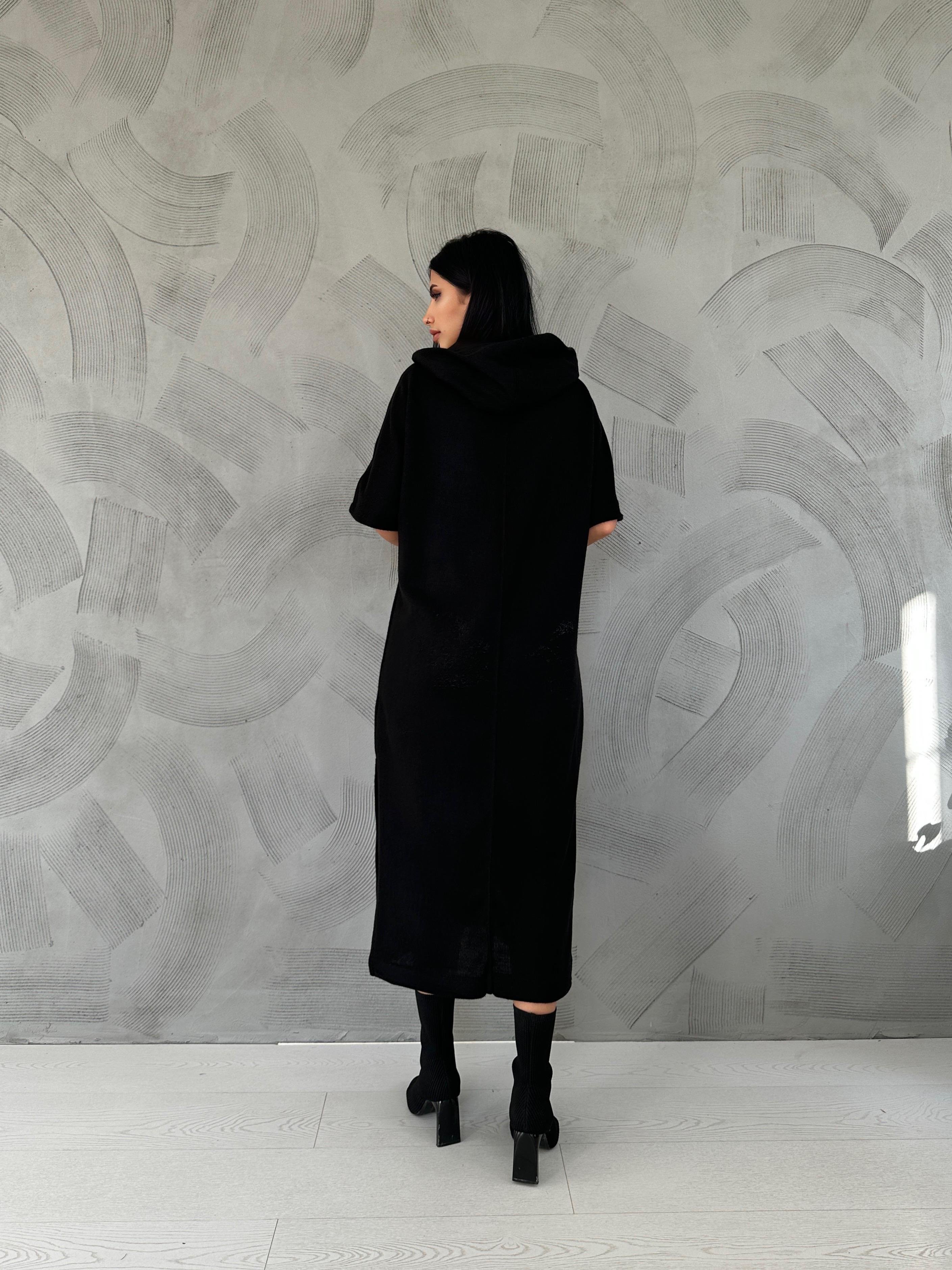 Siyah Akrilik Kapüşonlu Elbise