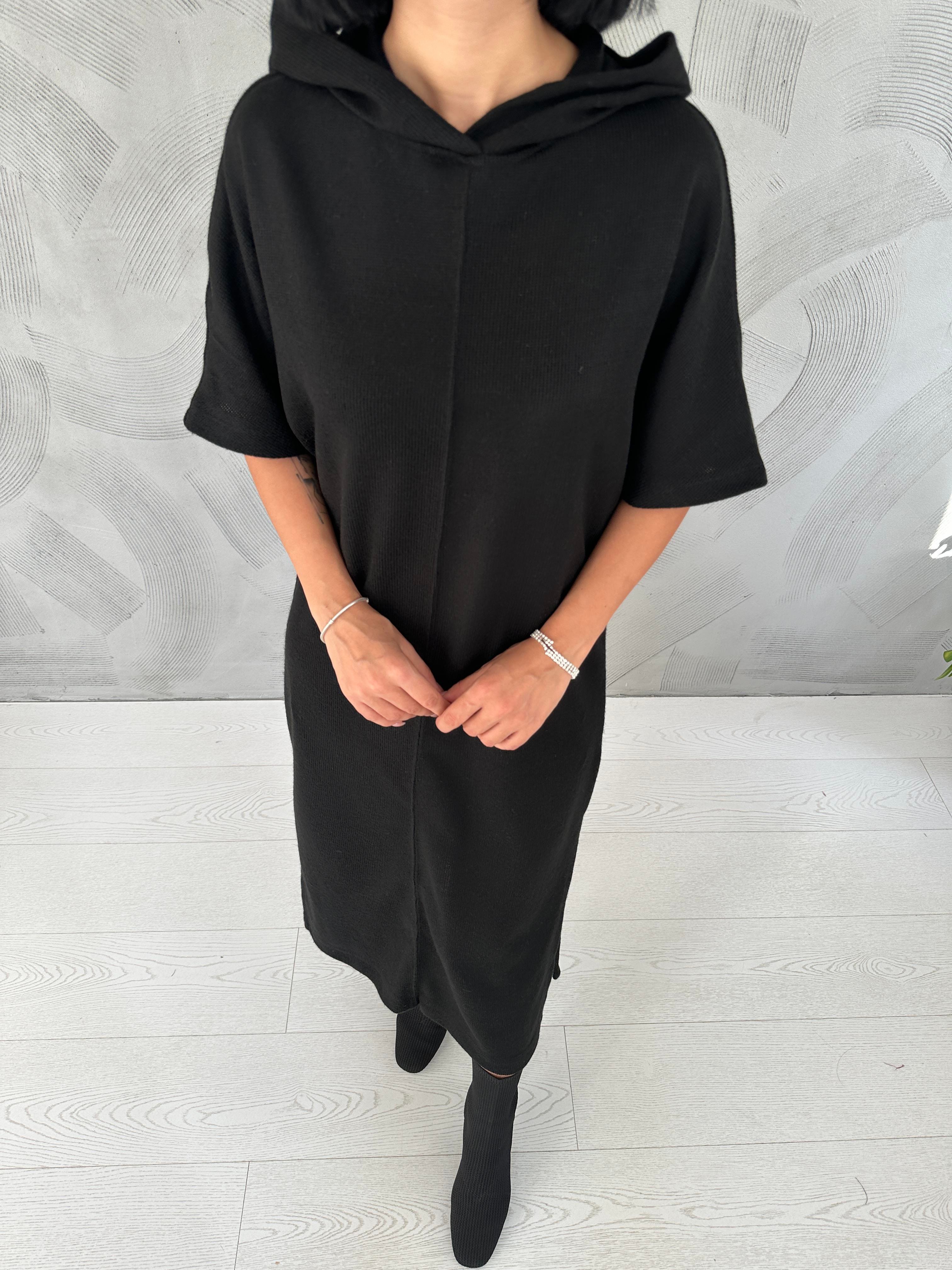 Siyah Akrilik Kapüşonlu Elbise