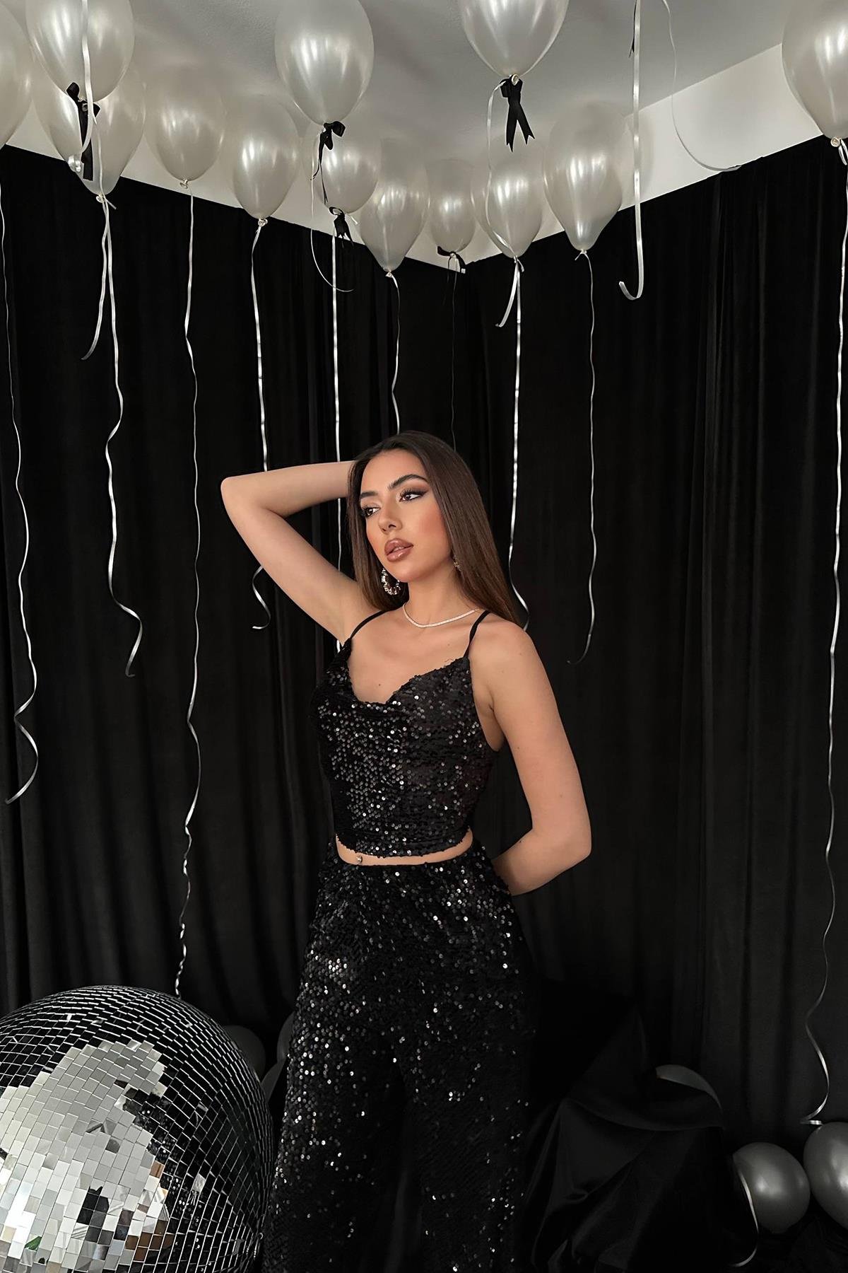 Оптовая продажа Черная блузка Degaje на бретелях