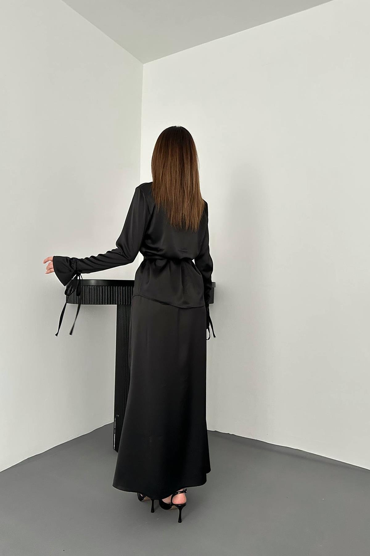 Toptan Siyah Biyeli Gömlek ve Etek Takım