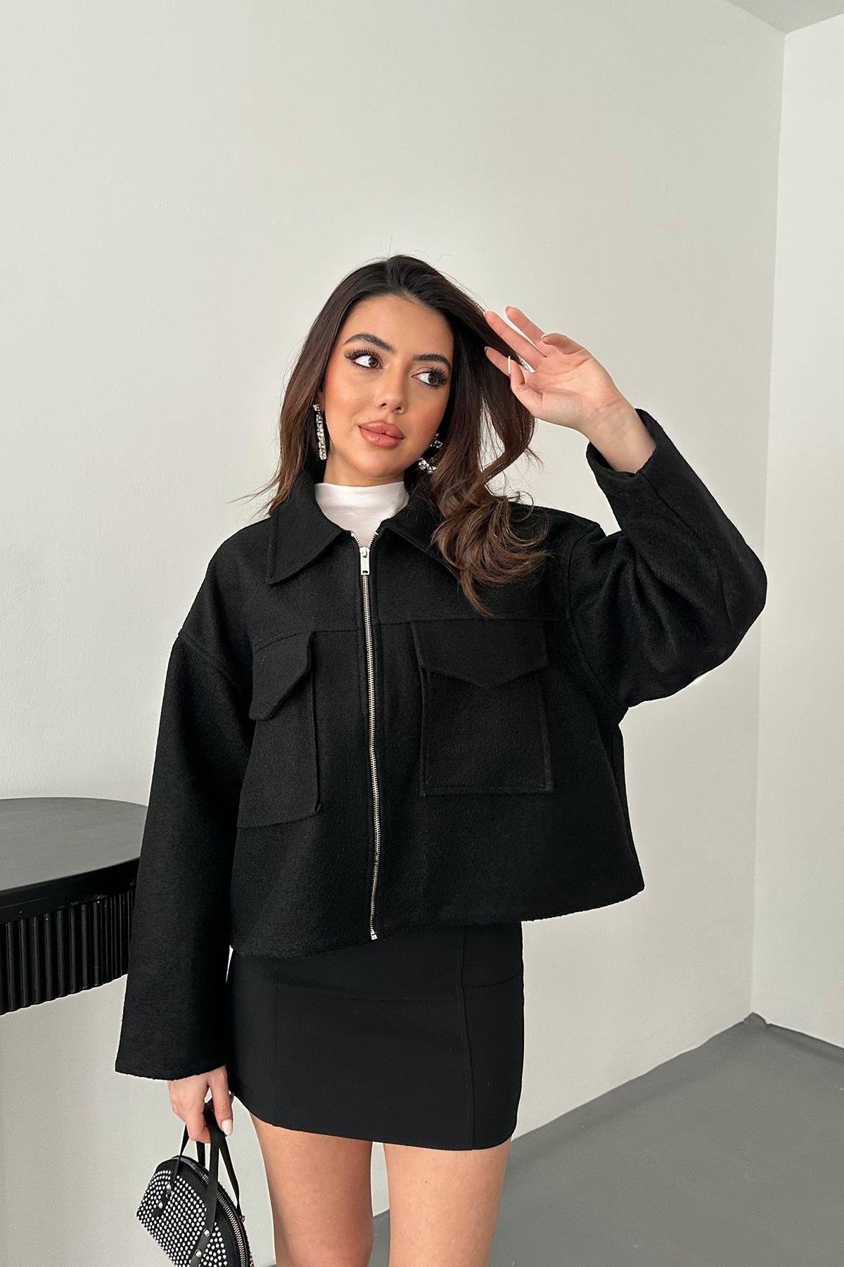 Toptan Siyah Cebi Kapaklı Kaşe Ceket