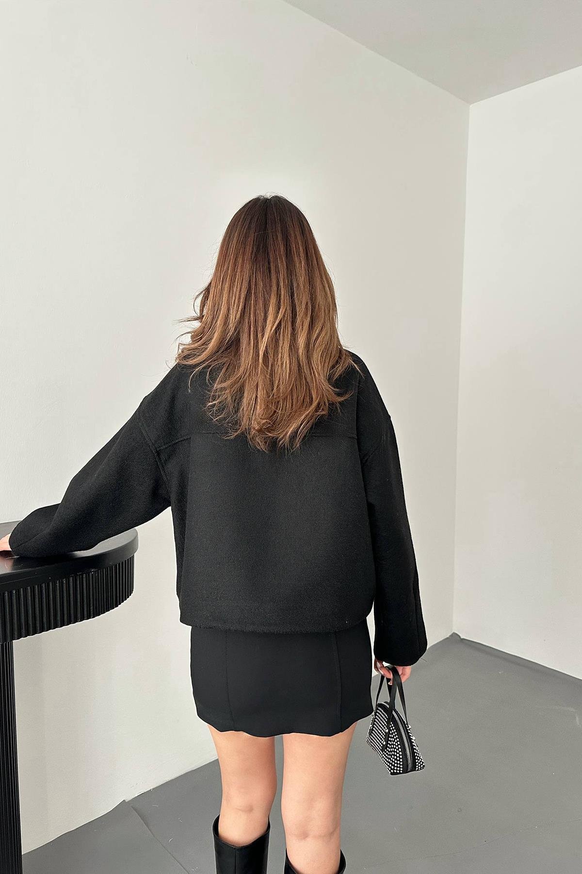 Toptan Siyah Cebi Kapaklı Kaşe Ceket