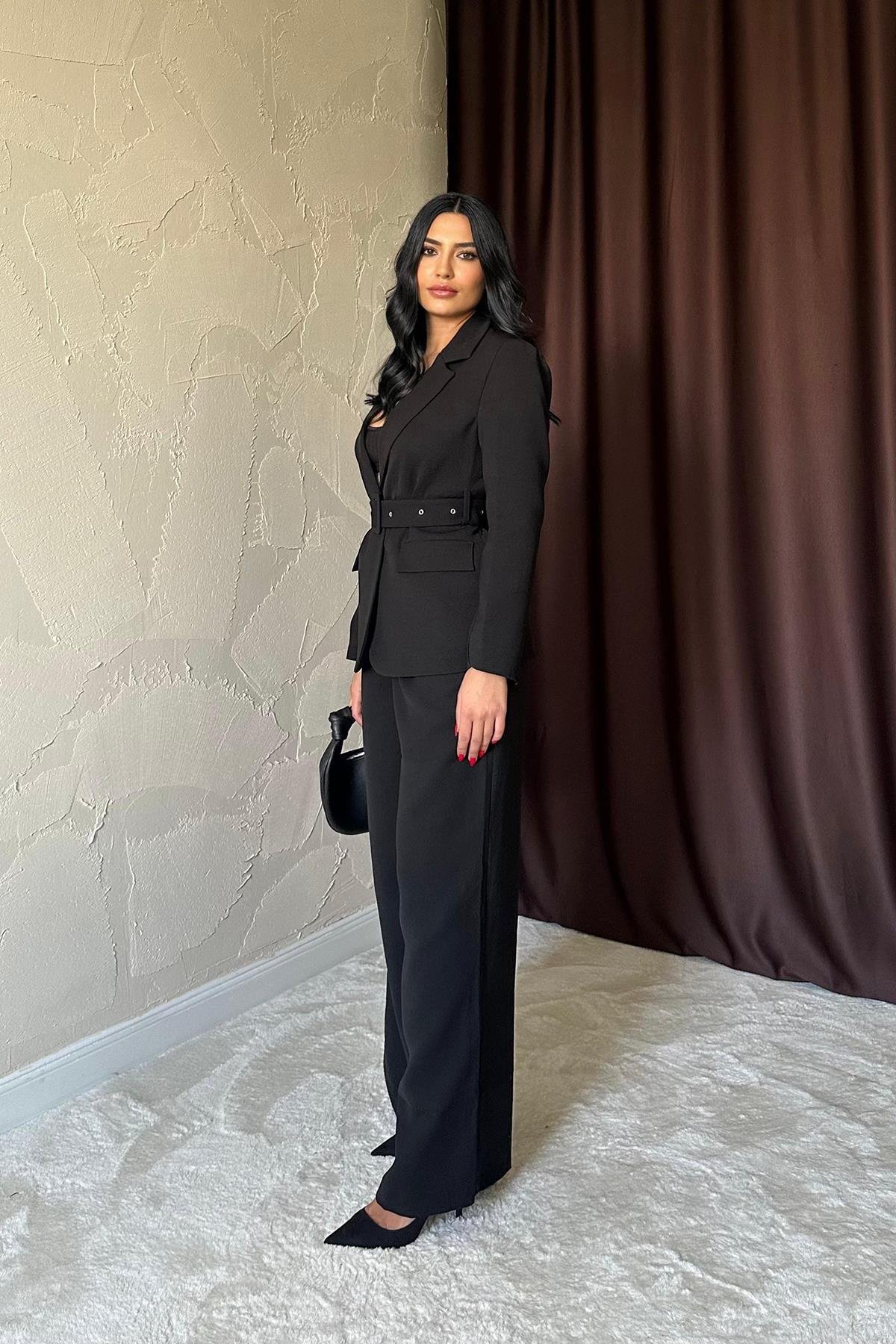 Toptan Siyah Cep Kapaklı ve Kemerli Ceket