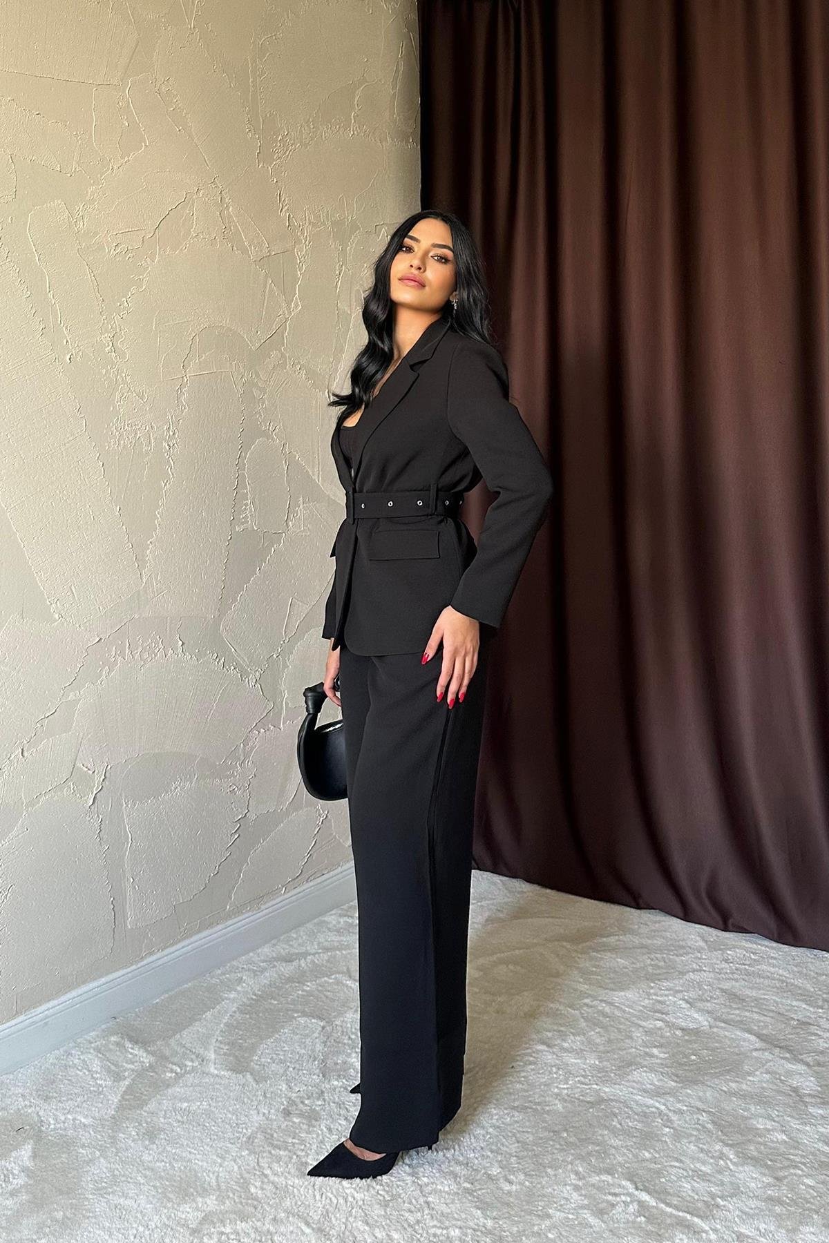 Toptan Siyah Cep Kapaklı ve Kemerli Ceket