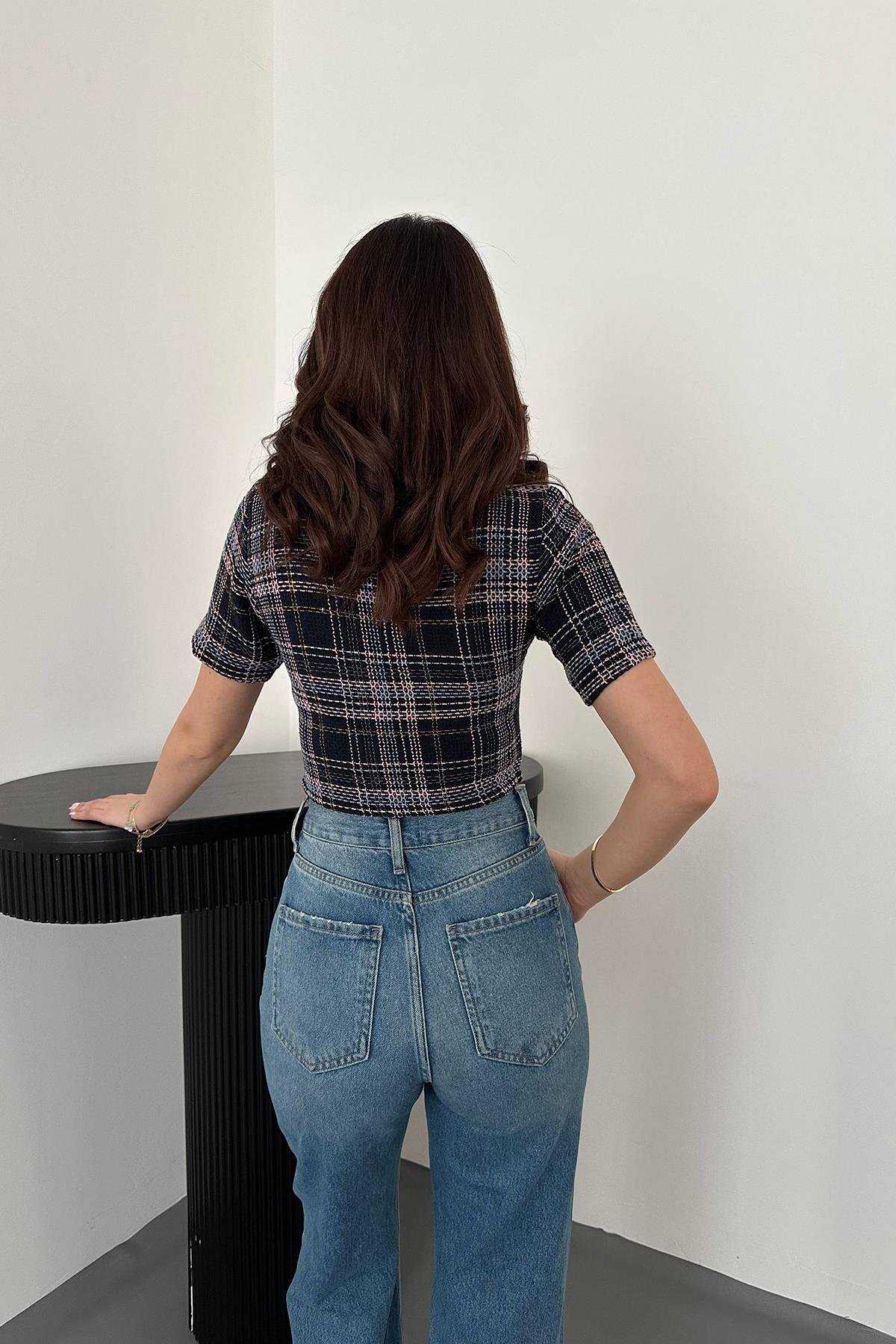 Toptan Siyah Çizgili ve Düğmeli Bluz