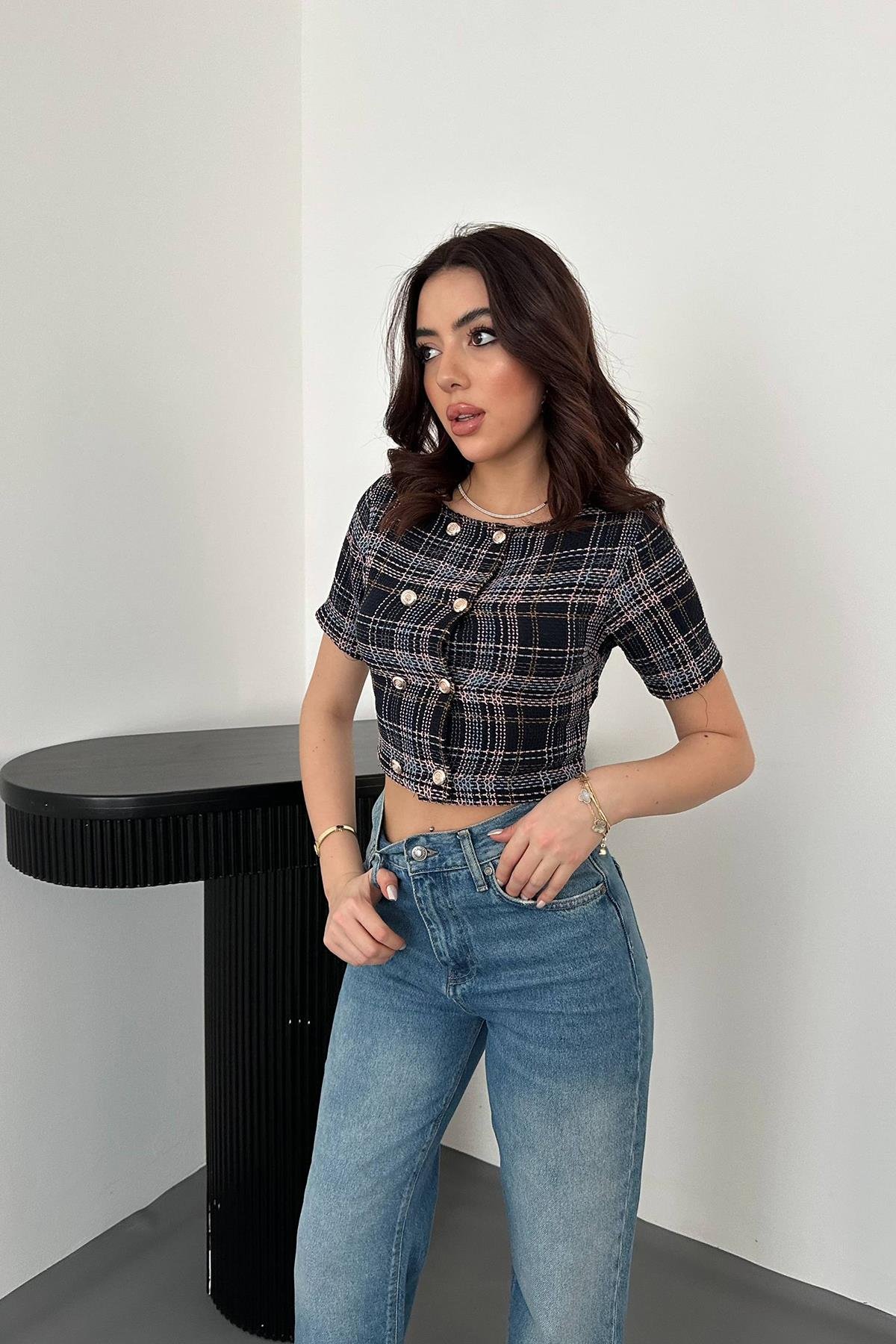 Toptan Siyah Çizgili ve Düğmeli Bluz