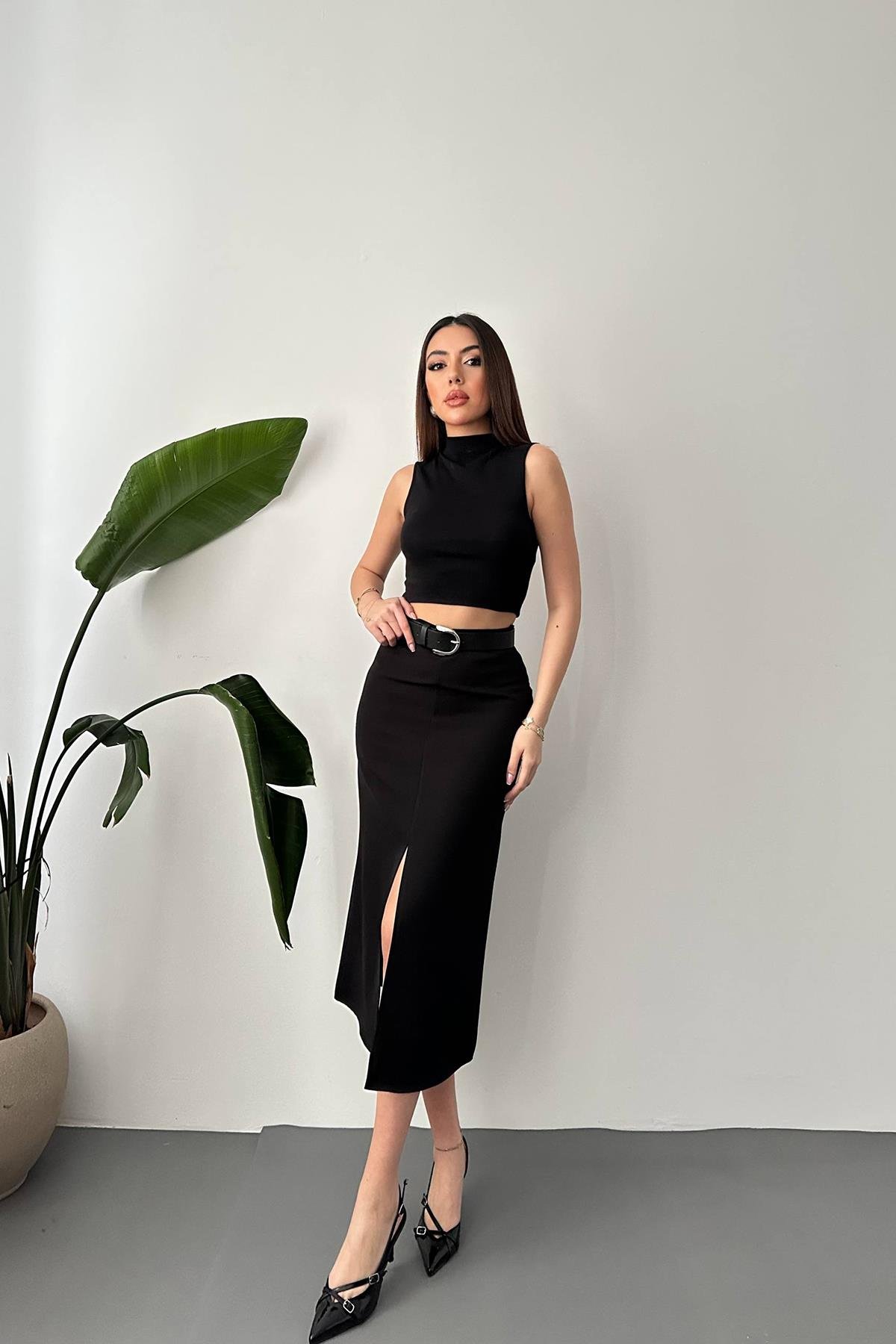 Toptan Siyah Düğmeli Ceket ve Etek Takım