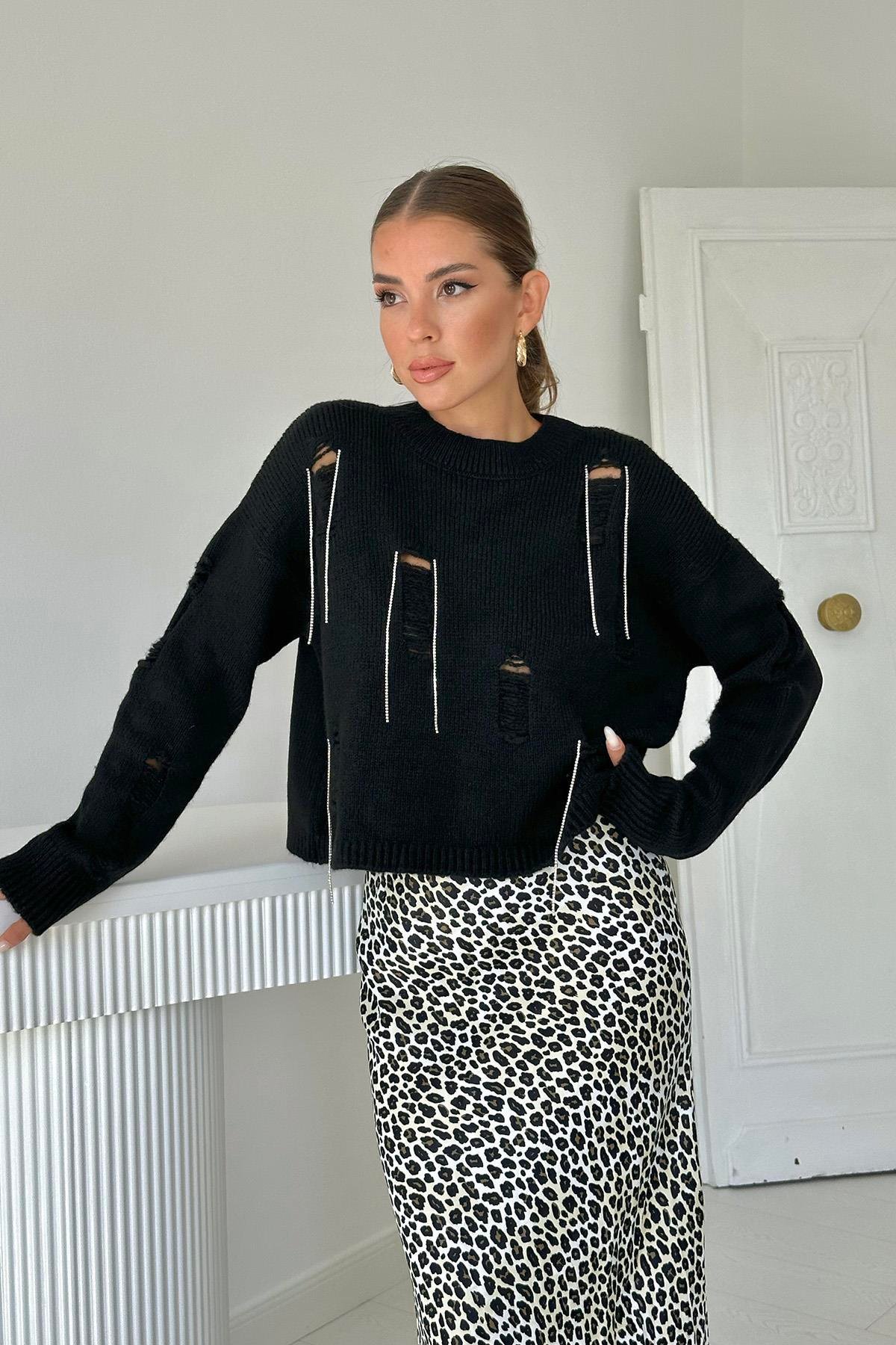 Toptan Siyah Faça ve Zincirli Triko Kazak