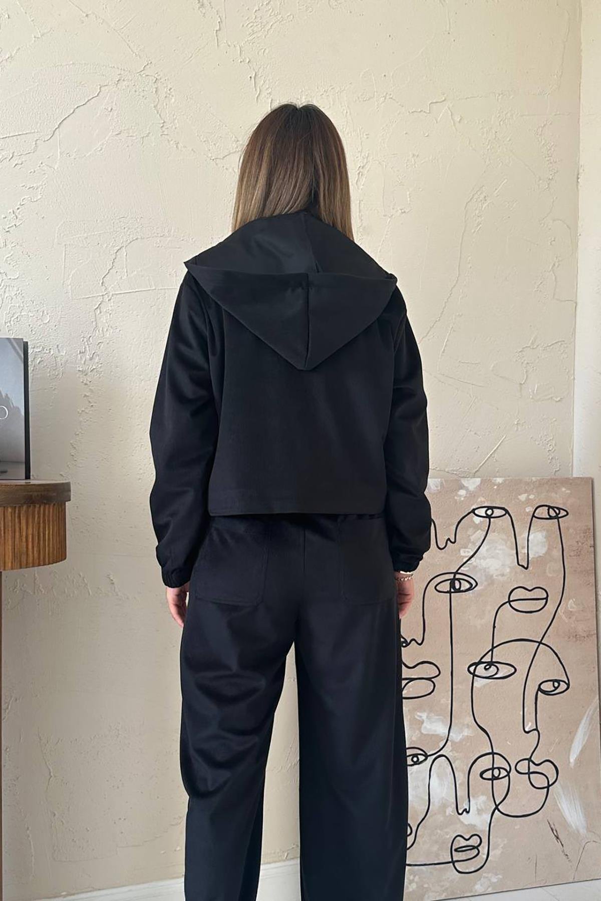 Костюм из тонкого черного бархата оптом