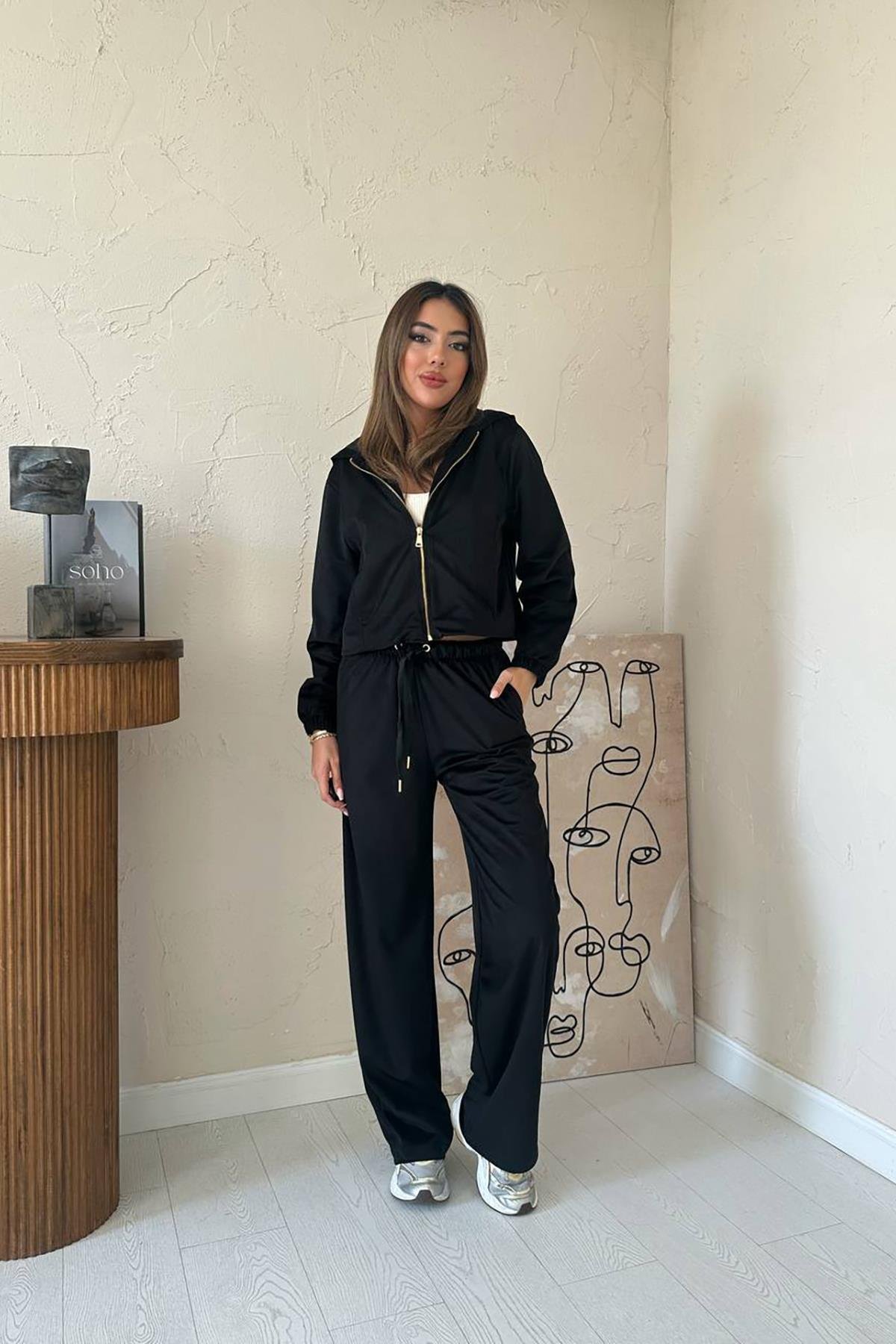 Костюм из тонкого черного бархата оптом