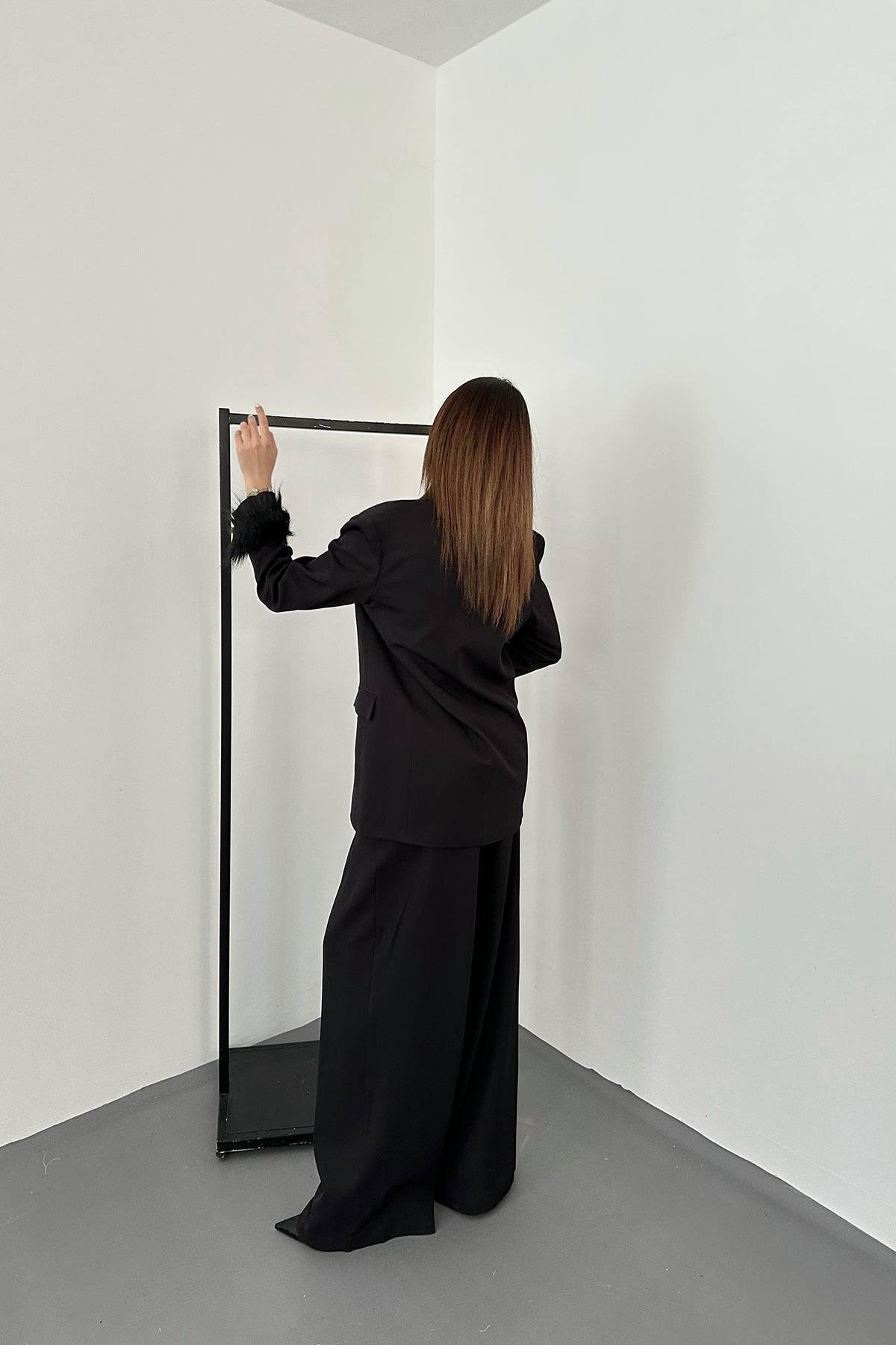 Toptan Siyah Kol Ucu Tüylü Ceket & Pantolon Takım