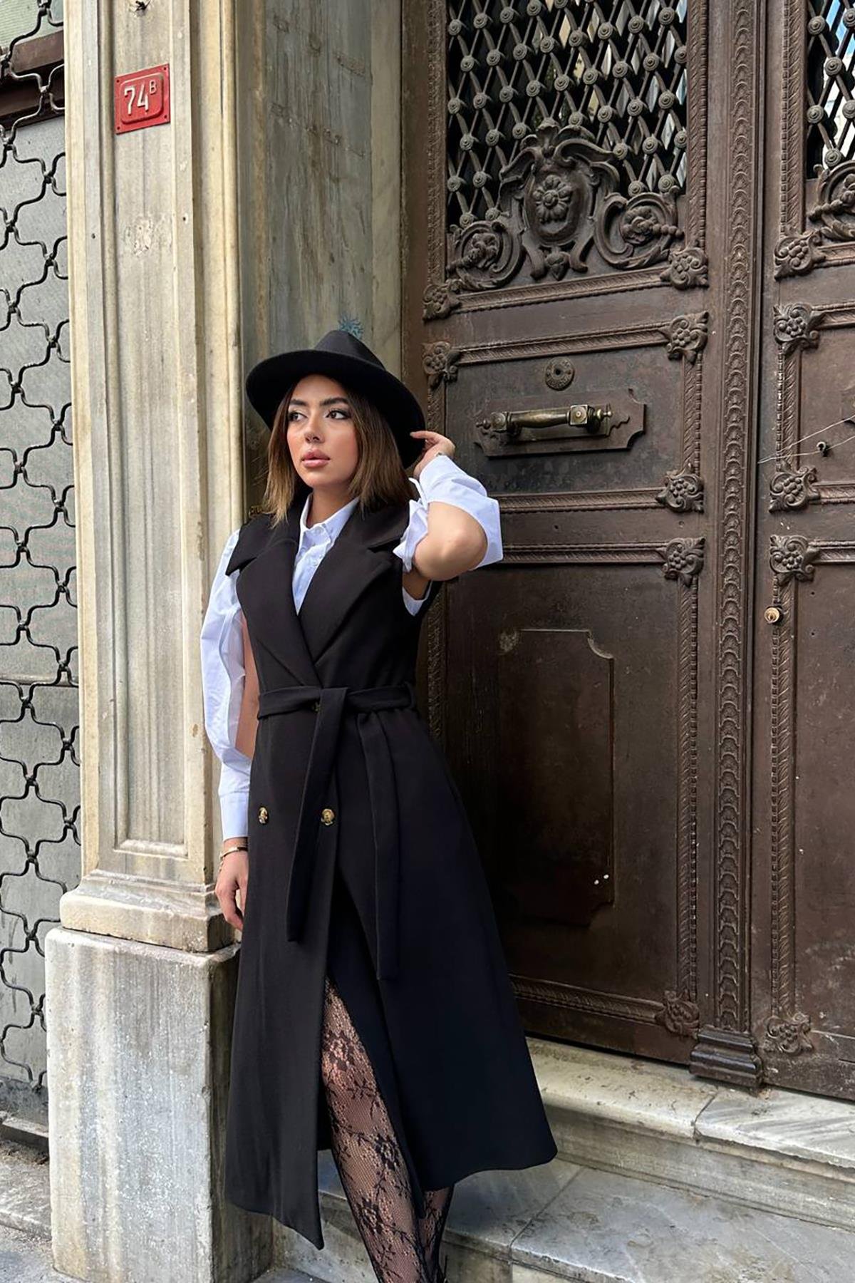 Wholesale Black Sleeveless Cashmere Women's Coat