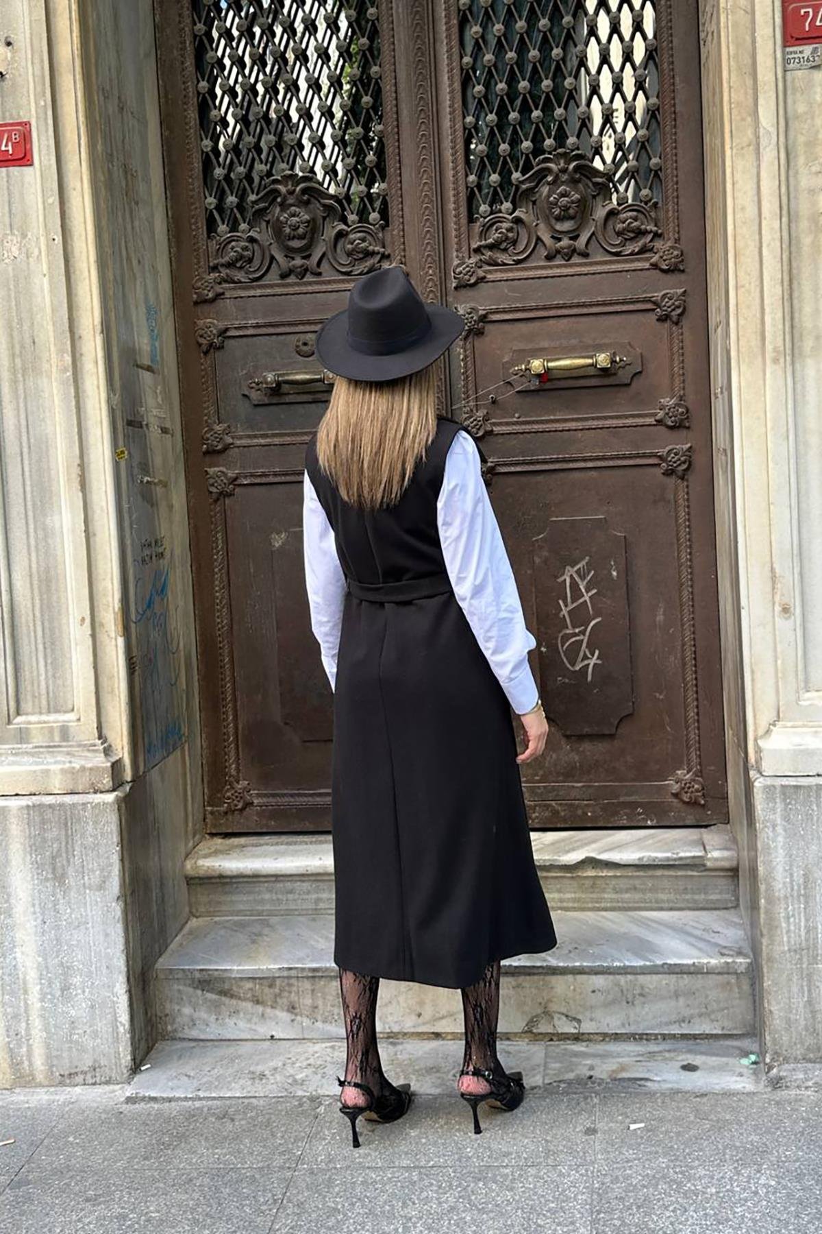 Wholesale Black Sleeveless Cashmere Women's Coat