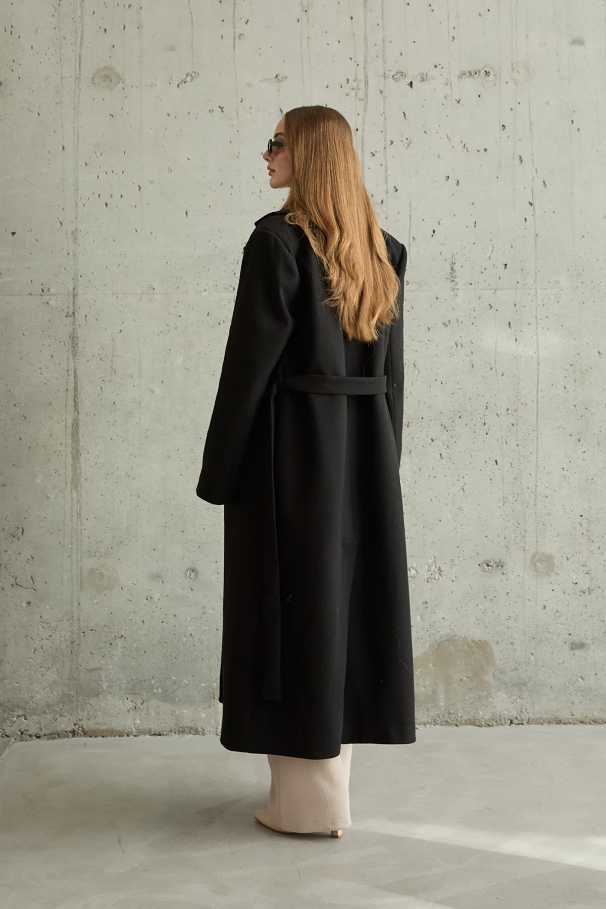 Toptan Siyah Kuşaklı Midi Kaban