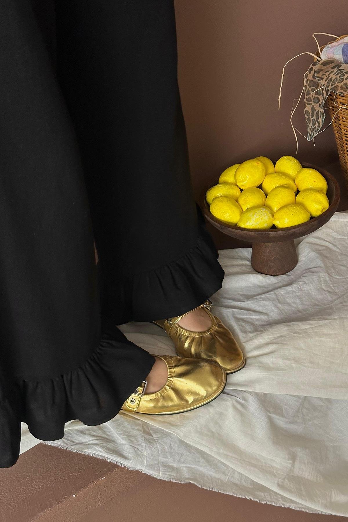 Toptan Siyah Paçası Fırfırlı Keten Pantolon