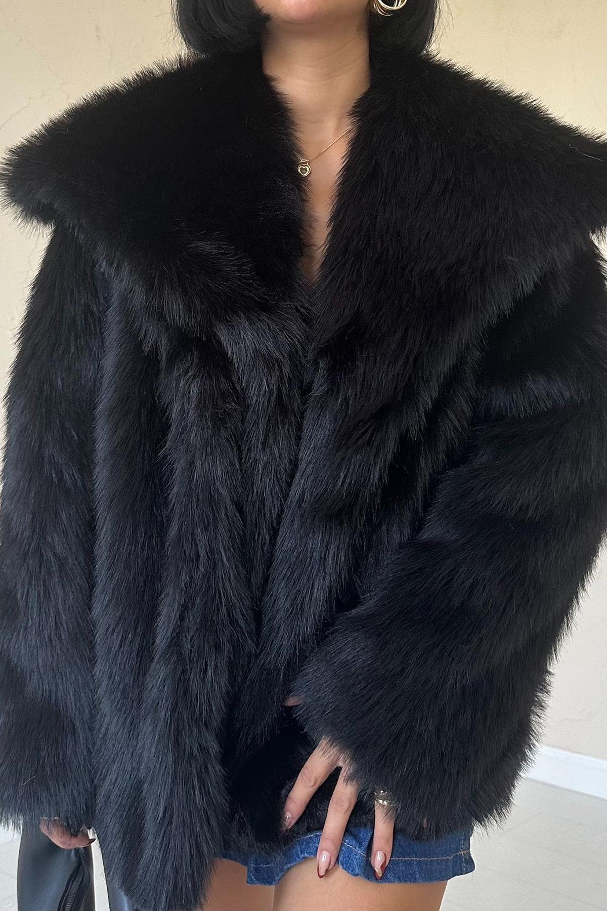 Toptan Siyah Vatkalı Kürklü Manto