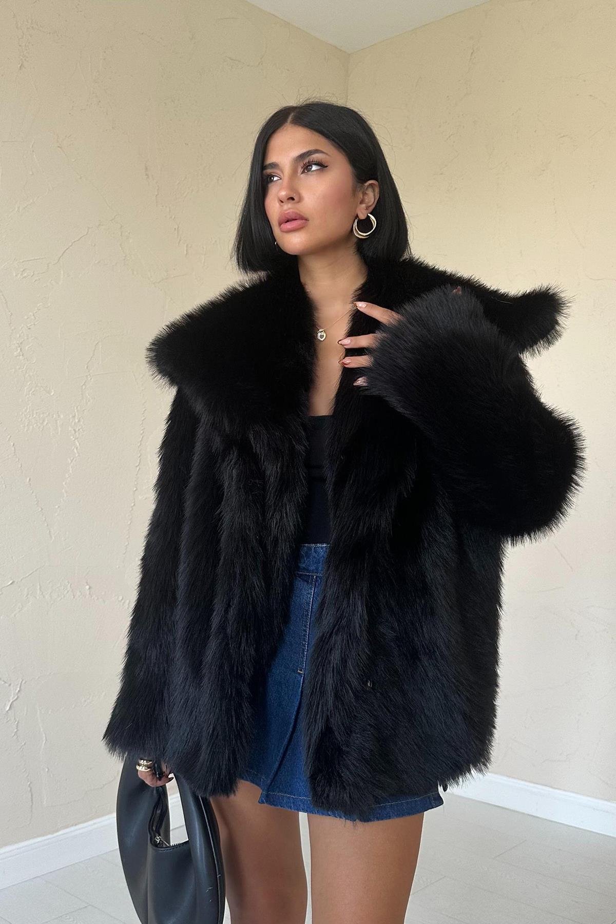 Toptan Siyah Vatkalı Kürklü Manto