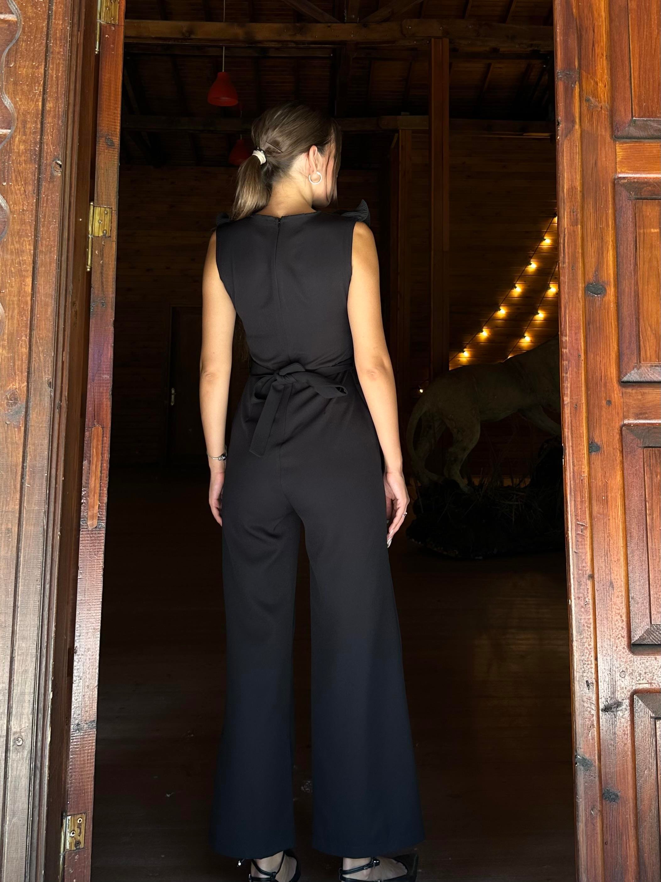 Toptan Siyah Volanlı ve Kemerli Tulum